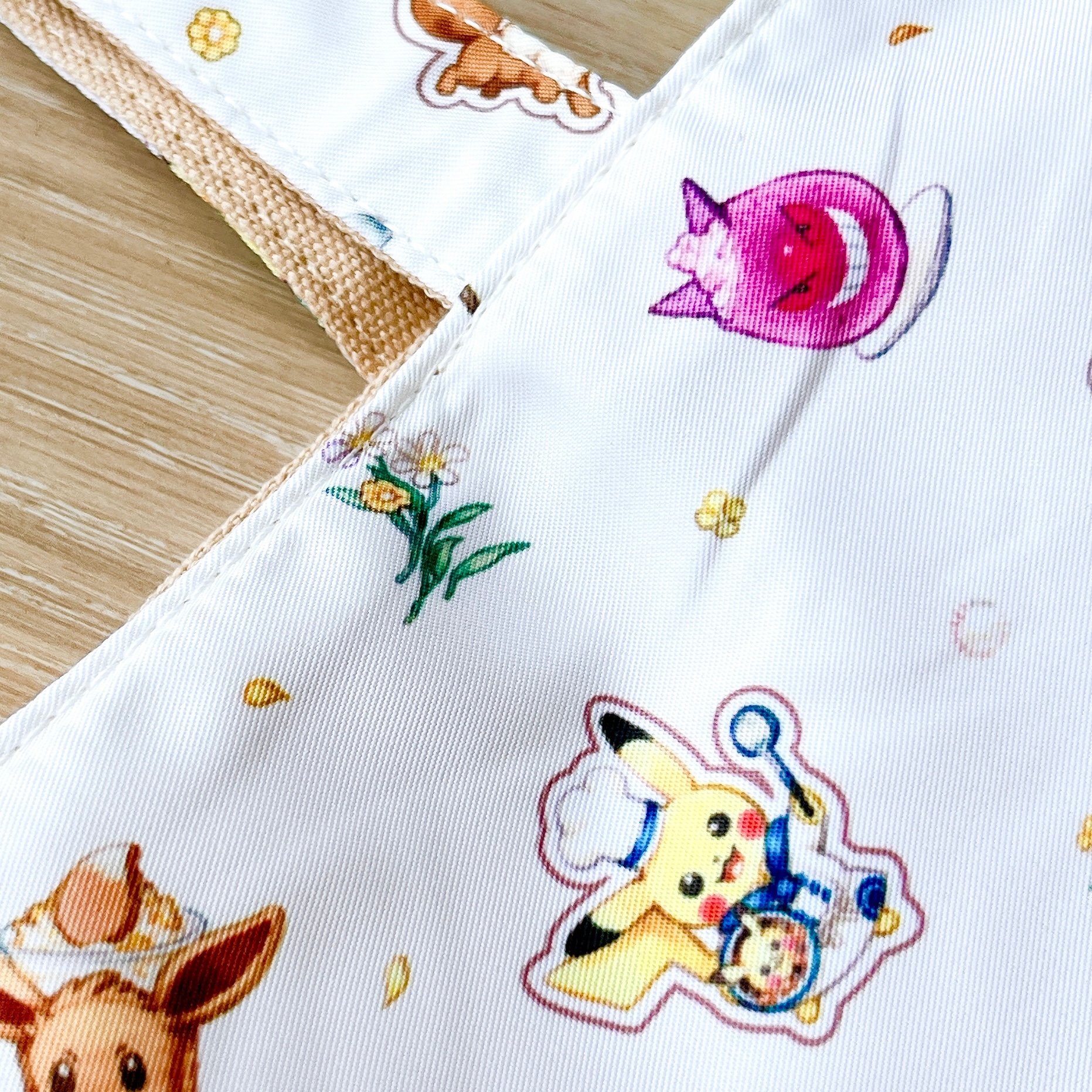 ポケモンセンターの「リバーシブルトートバッグ シェフピカチュウ」
