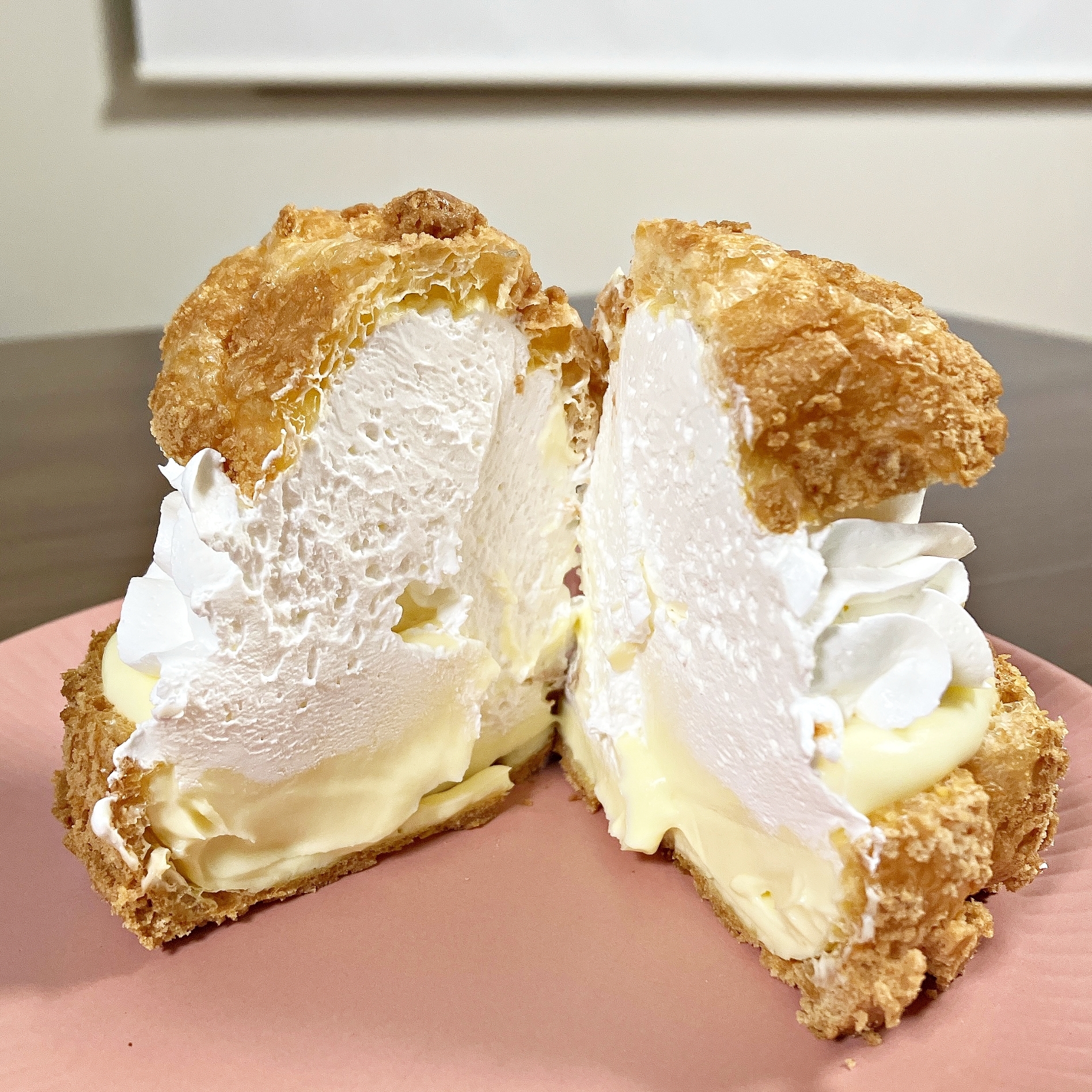 ロピアの「やばば!ツインシュークリーム」
