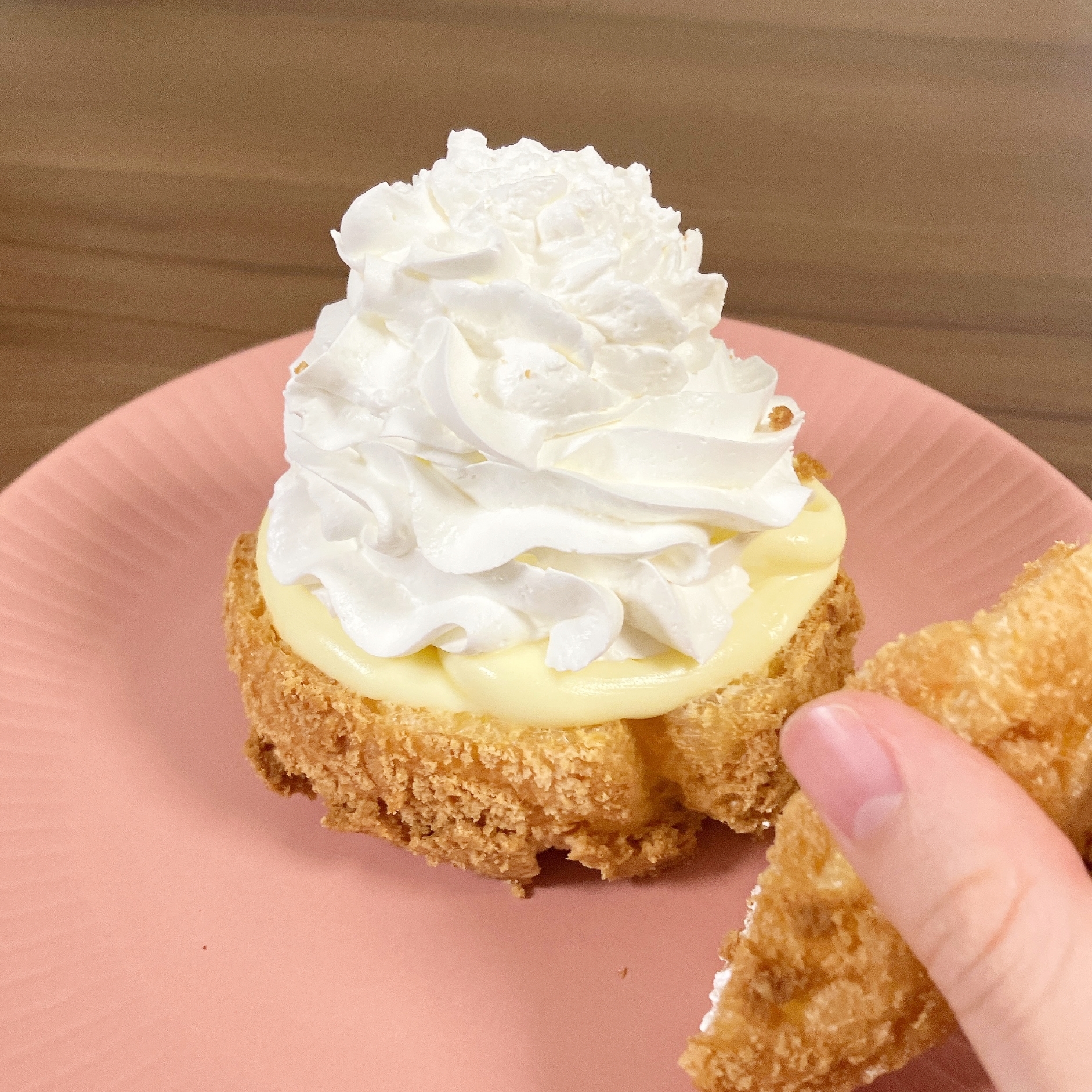 ロピアの「やばば!ツインシュークリーム」