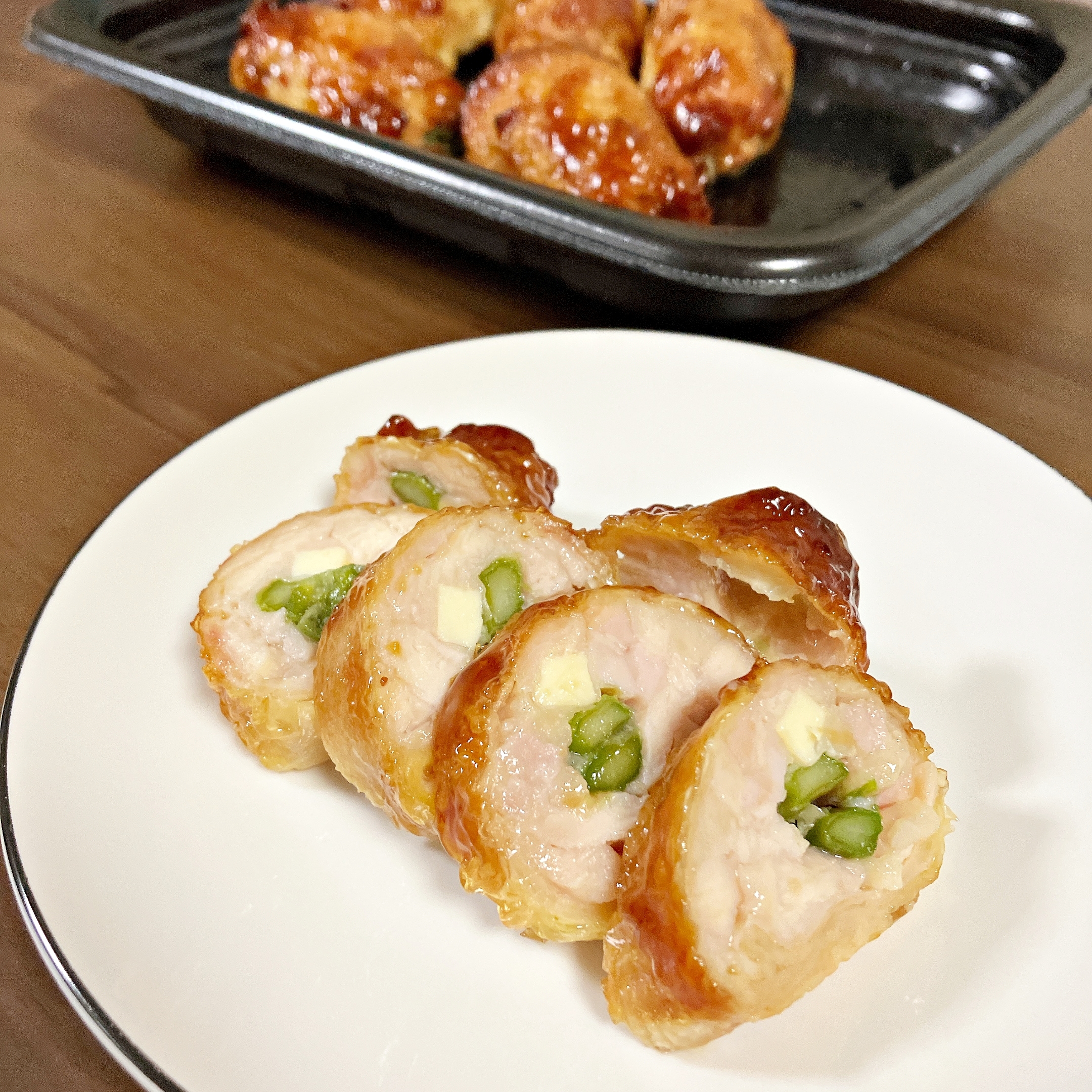 ロピアの「チキンロール(アスパラ&チーズ)」