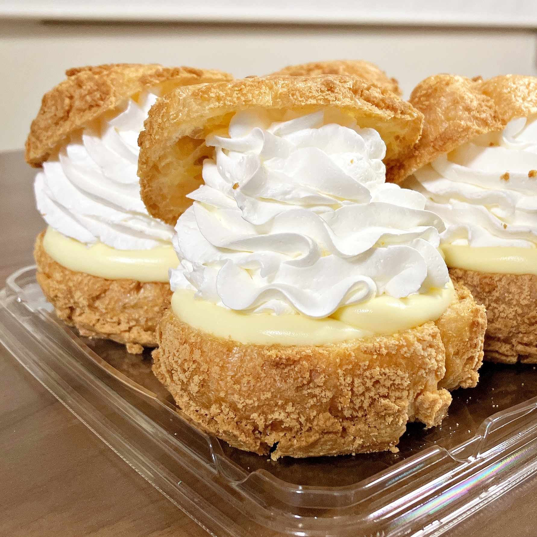 ロピアの「やばば!ツインシュークリーム」