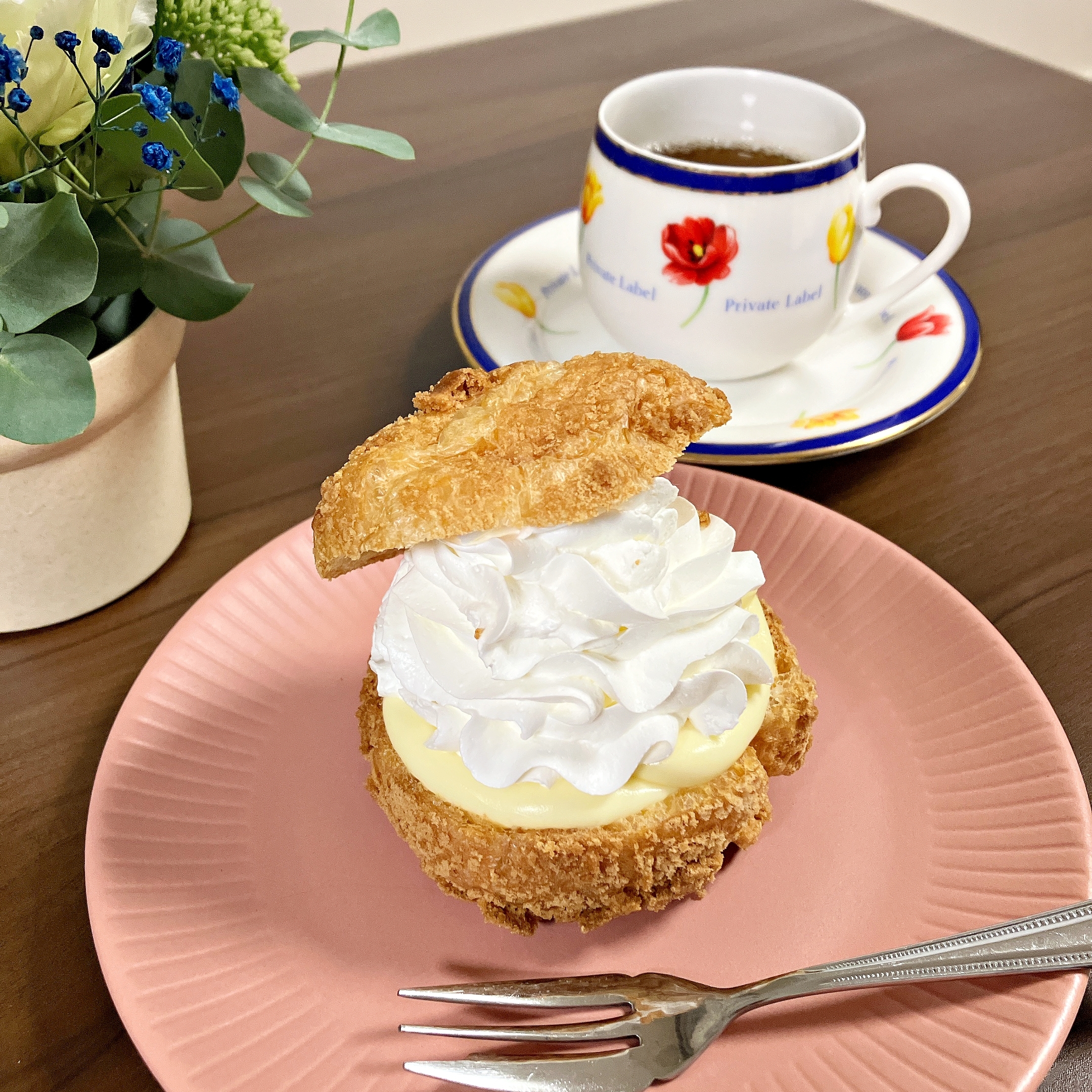 ロピアの「やばば!ツインシュークリーム」