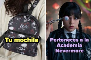 Mochila con calaveras y figura en uniforme de la Academia Nevermore sosteniendo una bola en un palo. Texto: "Tu mochila", "Perteneces a la Academia Nevermore"
