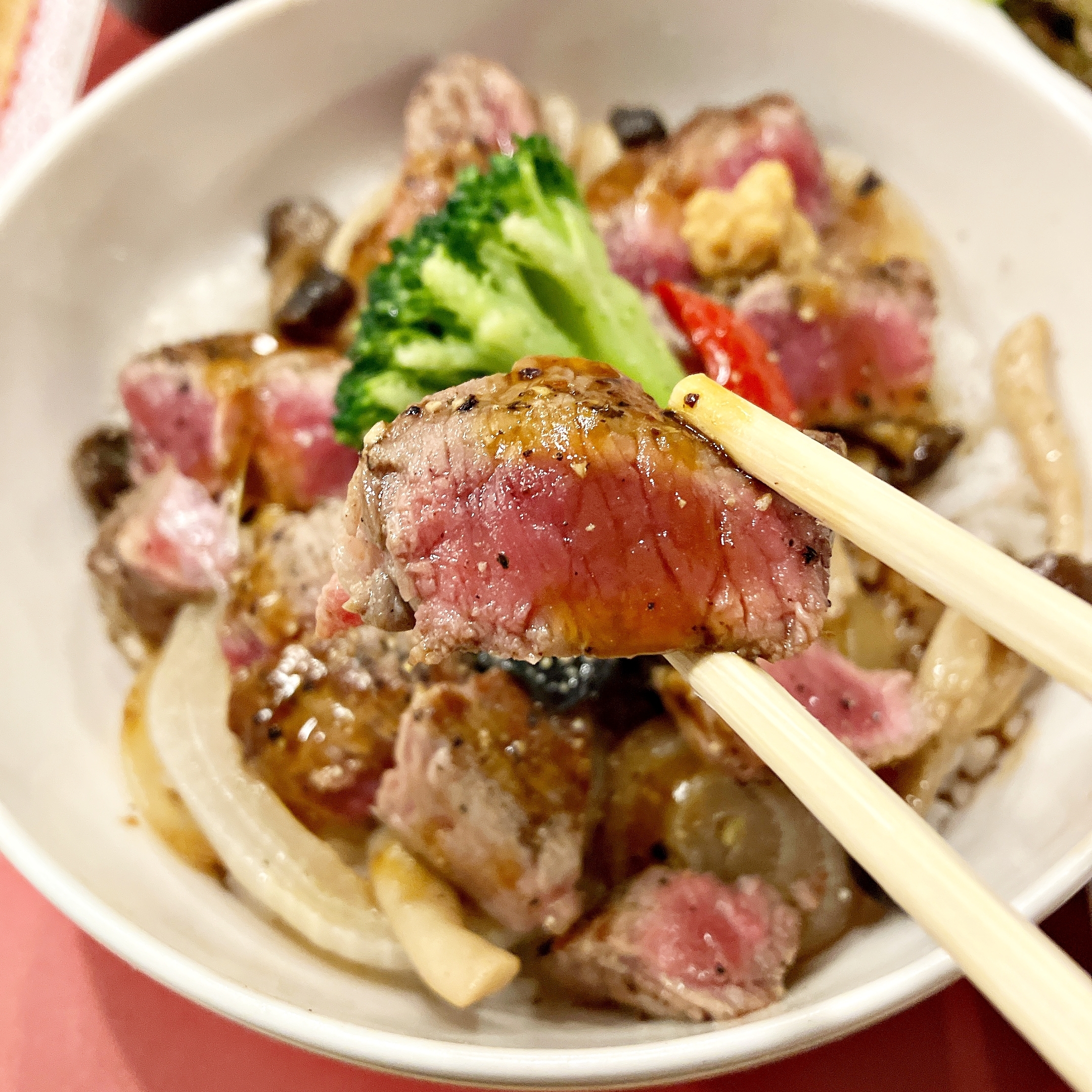 ロイヤルホストの「サーロインステーキ丼」