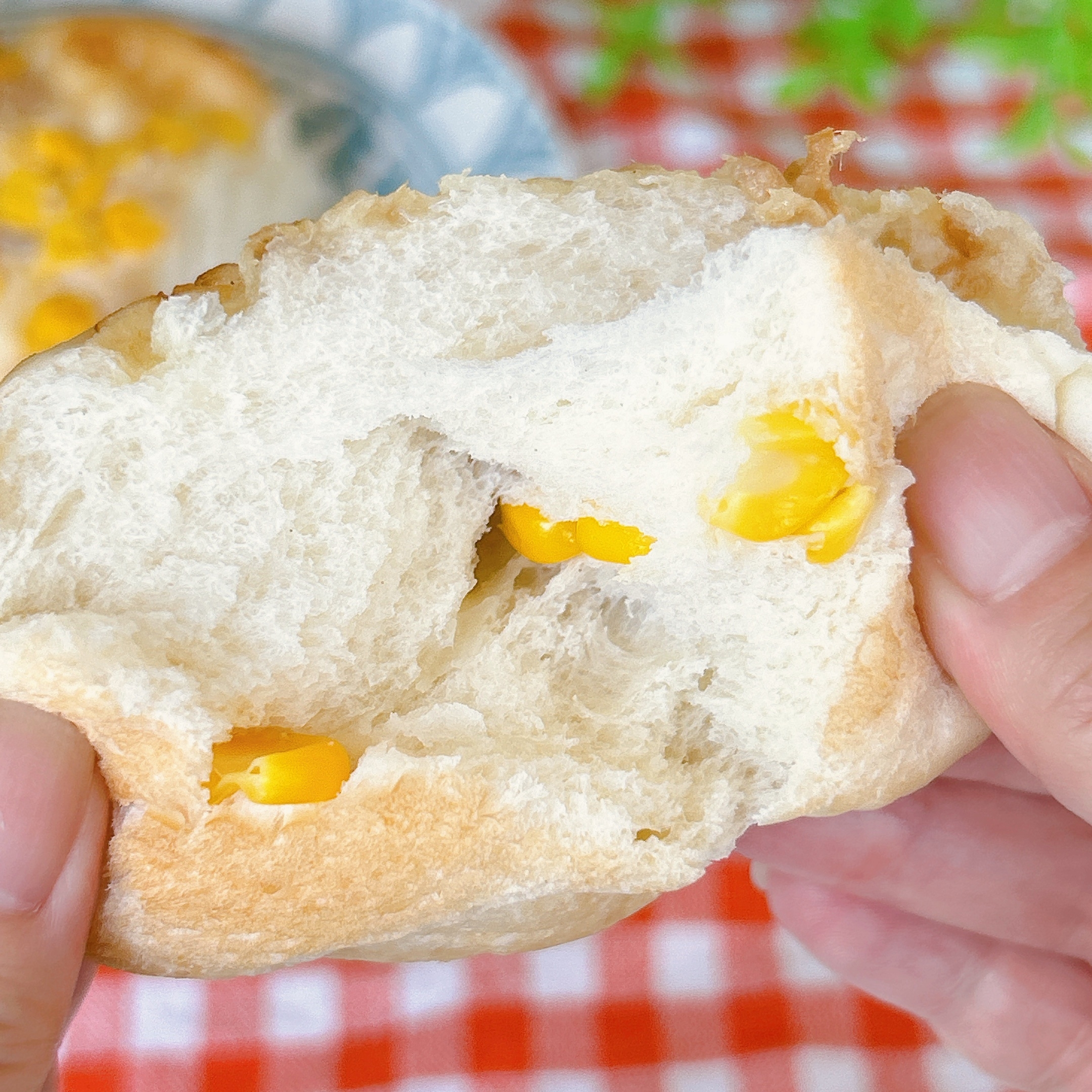 LAWSON(ローソン)の「ちぎれるシーチキン®コーンパン」