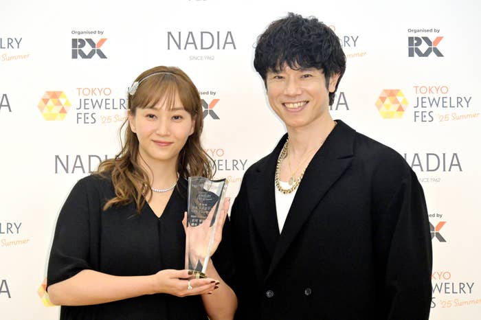 藤本美貴さんと庄司智春さん(時事通信フォト)