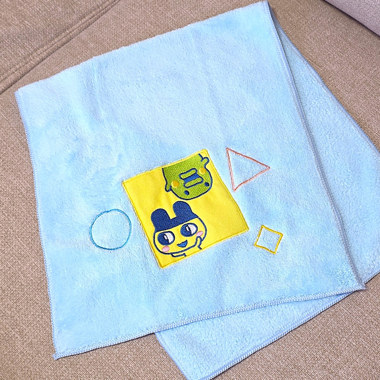 DAISO(ダイソー)「たまごっち マイクロファイバーフェイスタオル」