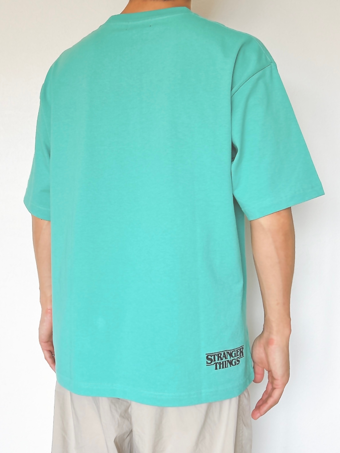 ニコアンドの「【STRANGER THINGS】コラボ プリントTシャツ Season 1」