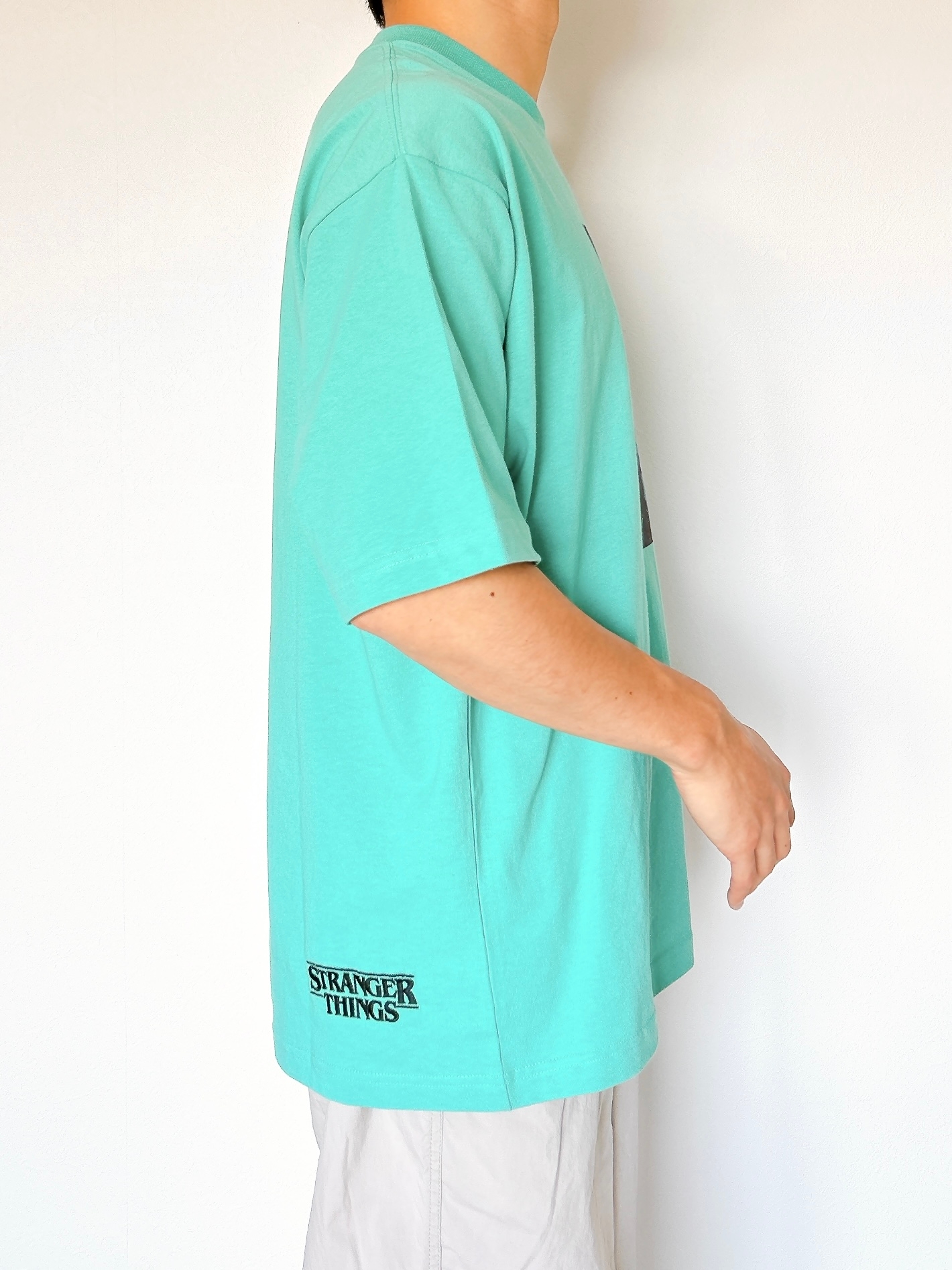 ニコアンドの「【STRANGER THINGS】コラボ プリントTシャツ Season 1」