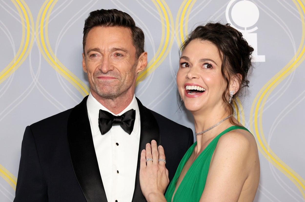 Hugh Jackman and Sutton Foster on a red carpet