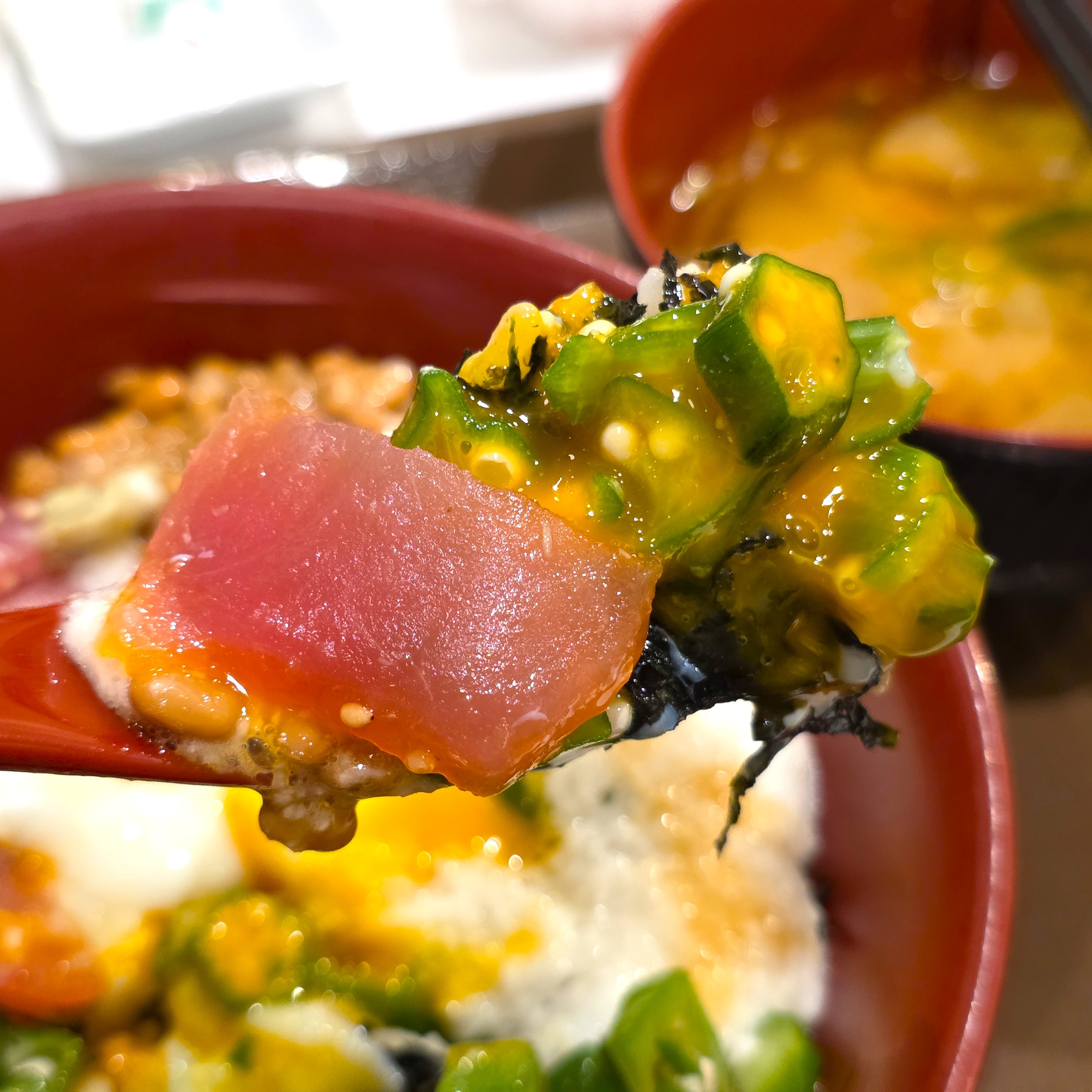すき家「ばくだんまぐろ鉄火丼」