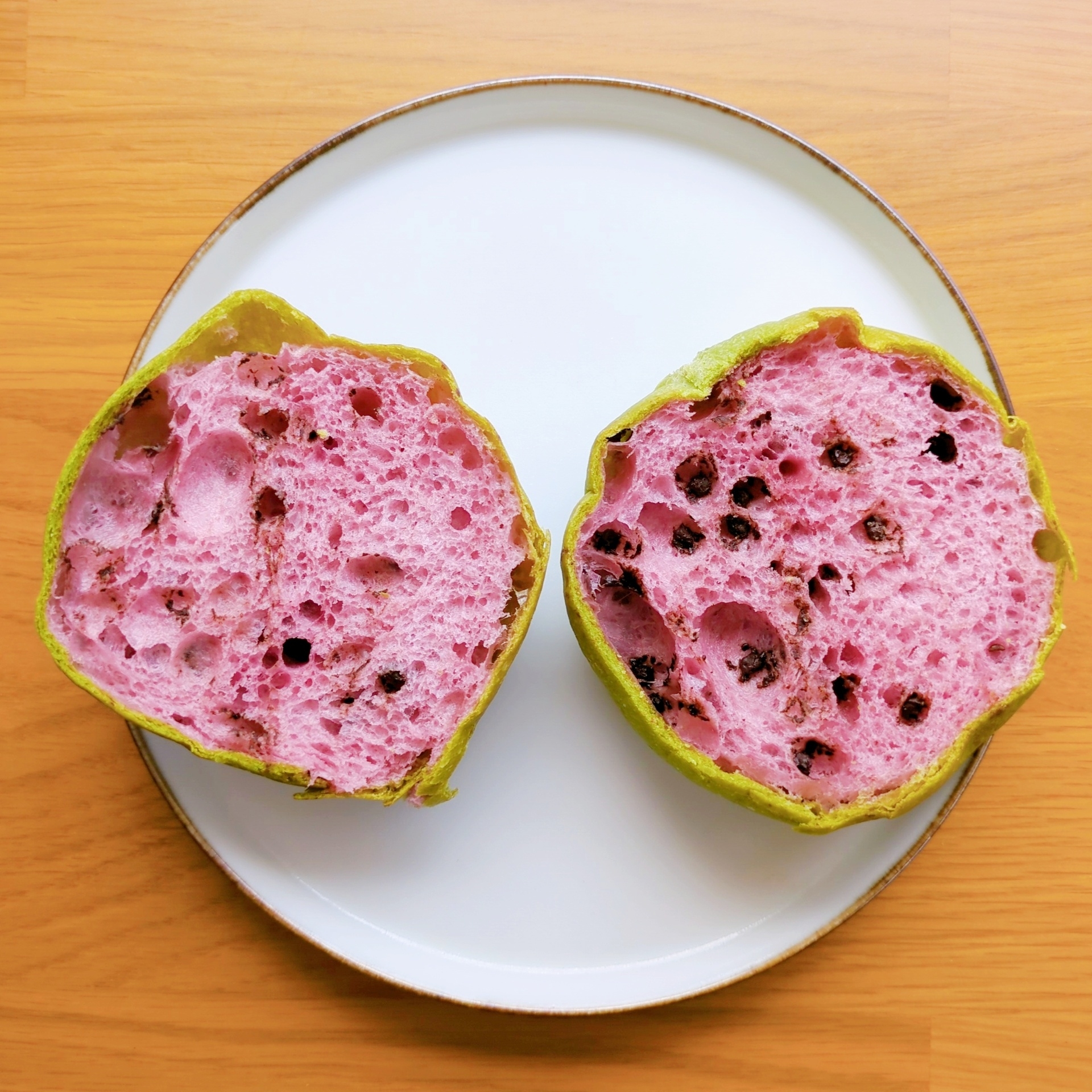セブン-イレブンの「7P スイカみたいなパン 2切入」