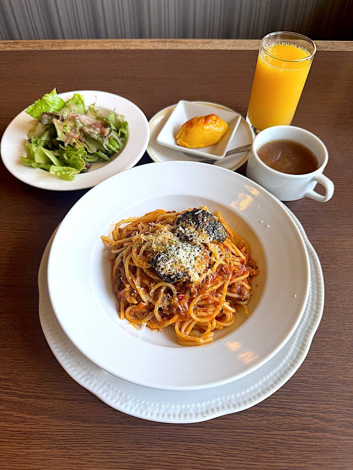ロイヤルホストの「ナスと挽き肉のボロネーゼスペシャルランチ」