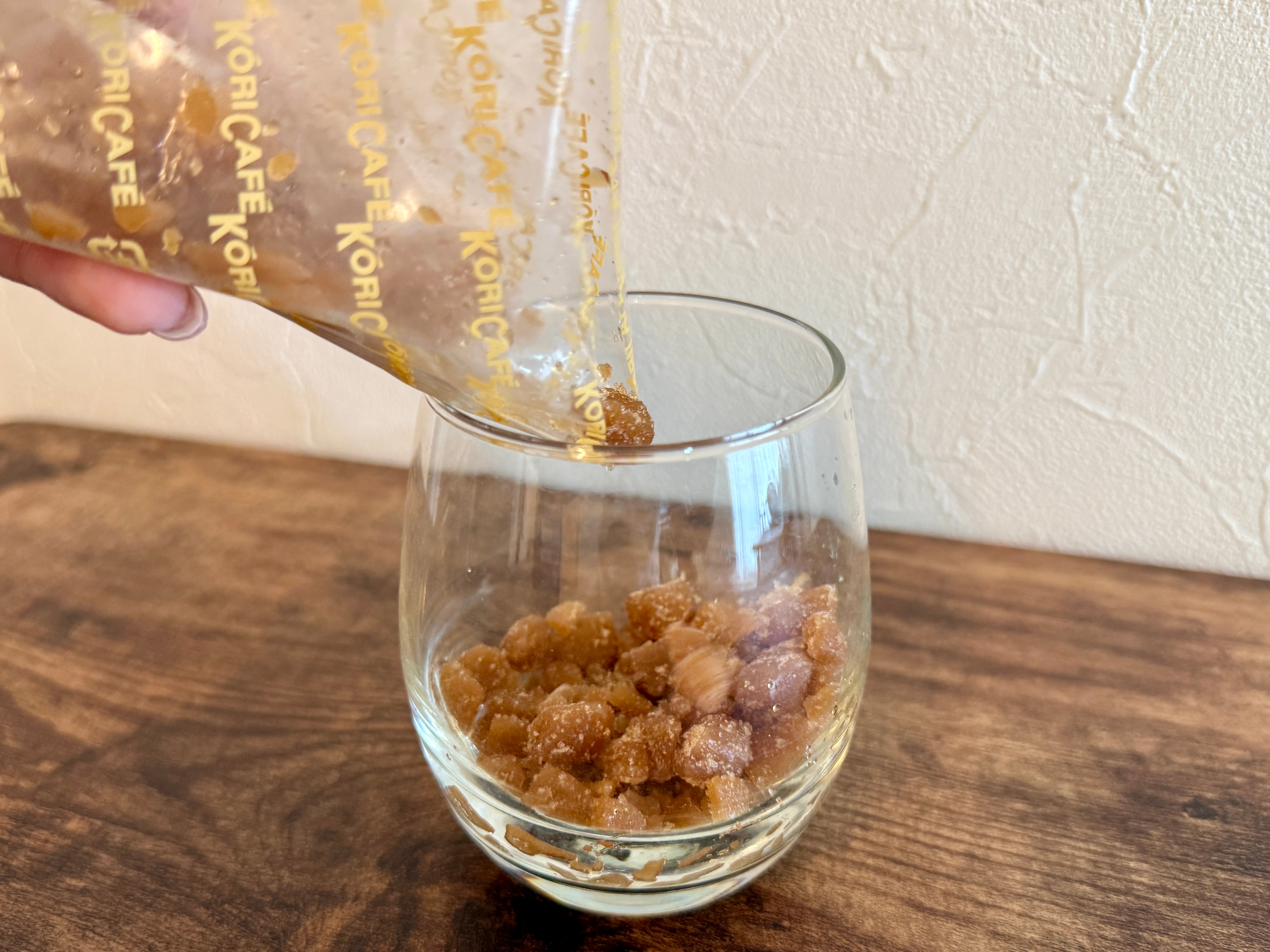 牛乳を注ぐだけでカフェ級の一杯。ドトール「氷DE」の薄まらないアイス