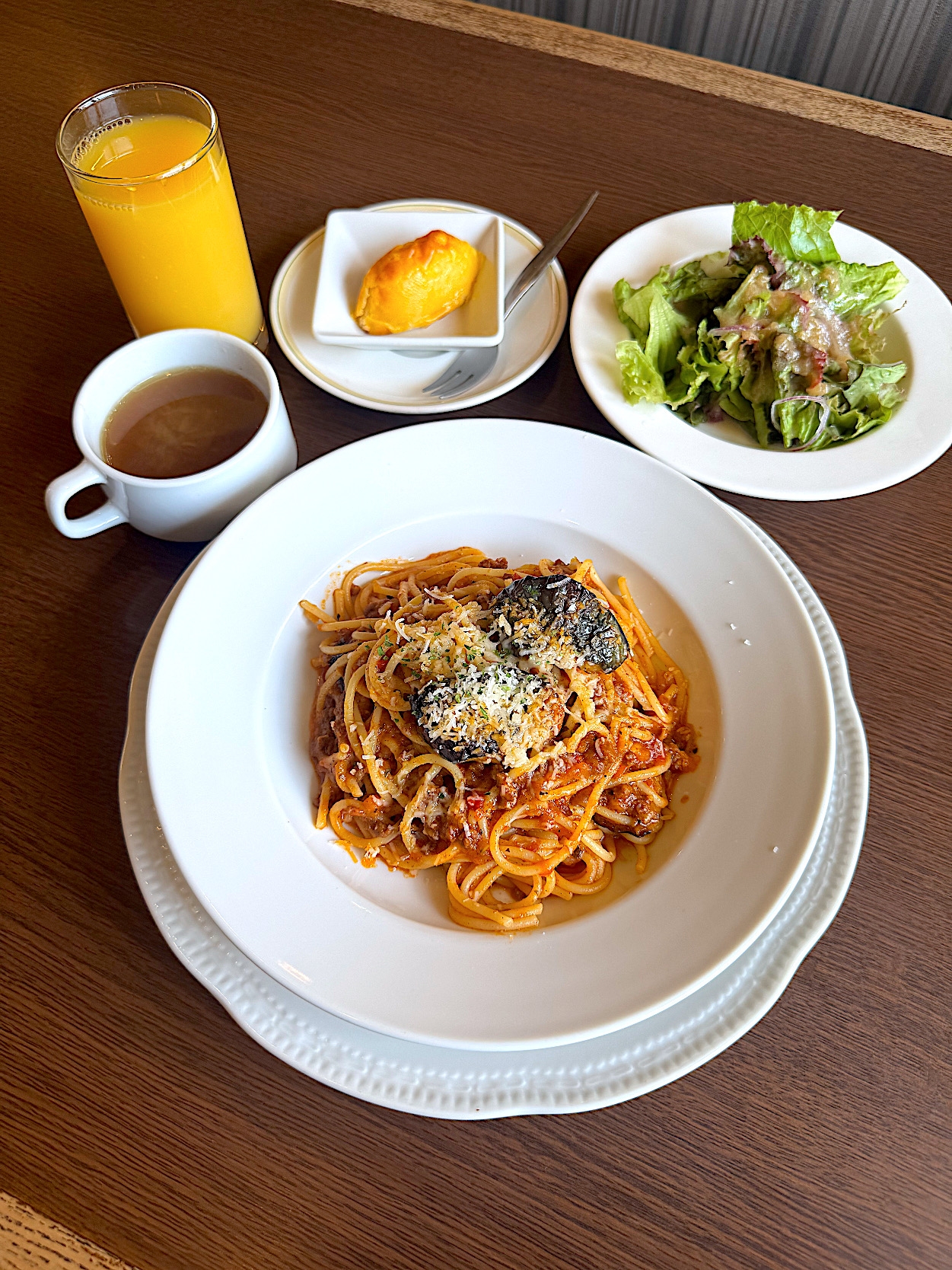 ロイヤルホストの「ナスと挽き肉のボロネーゼスペシャルランチ」