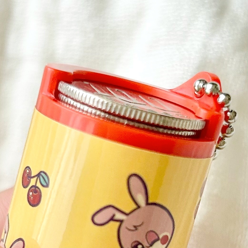 CanDo(キャンドゥ)の「100円玉コインケース レトロ」
