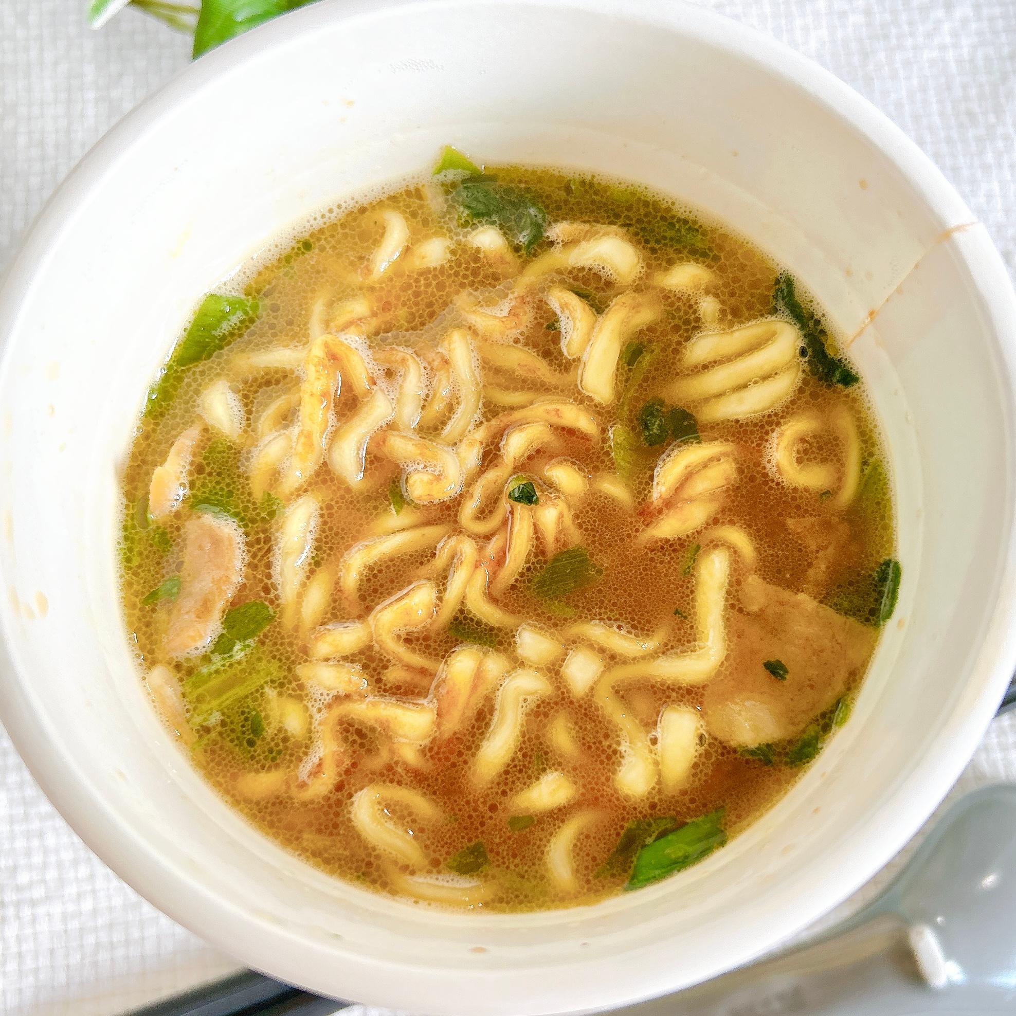 セブン-イレブン「7プレミアム 横浜家系豚骨醤油ラーメン」