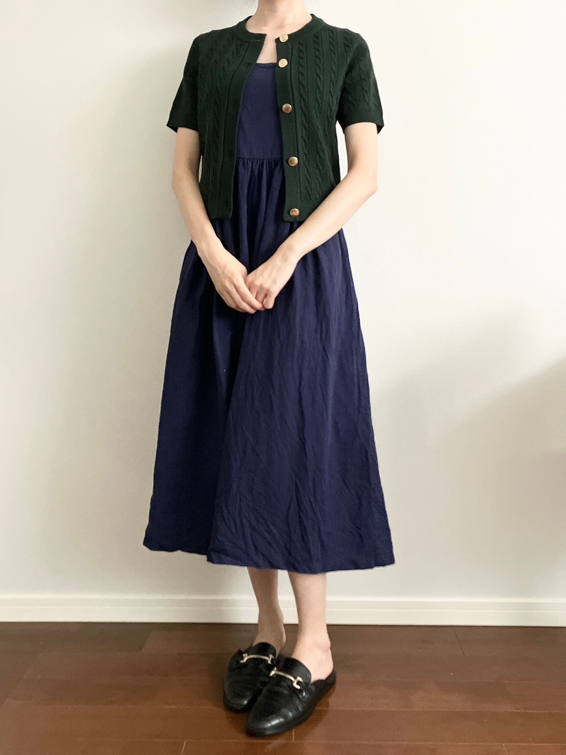 GU(ジーユー)の「ケーブルメタルボタンカーディガン(半袖)」