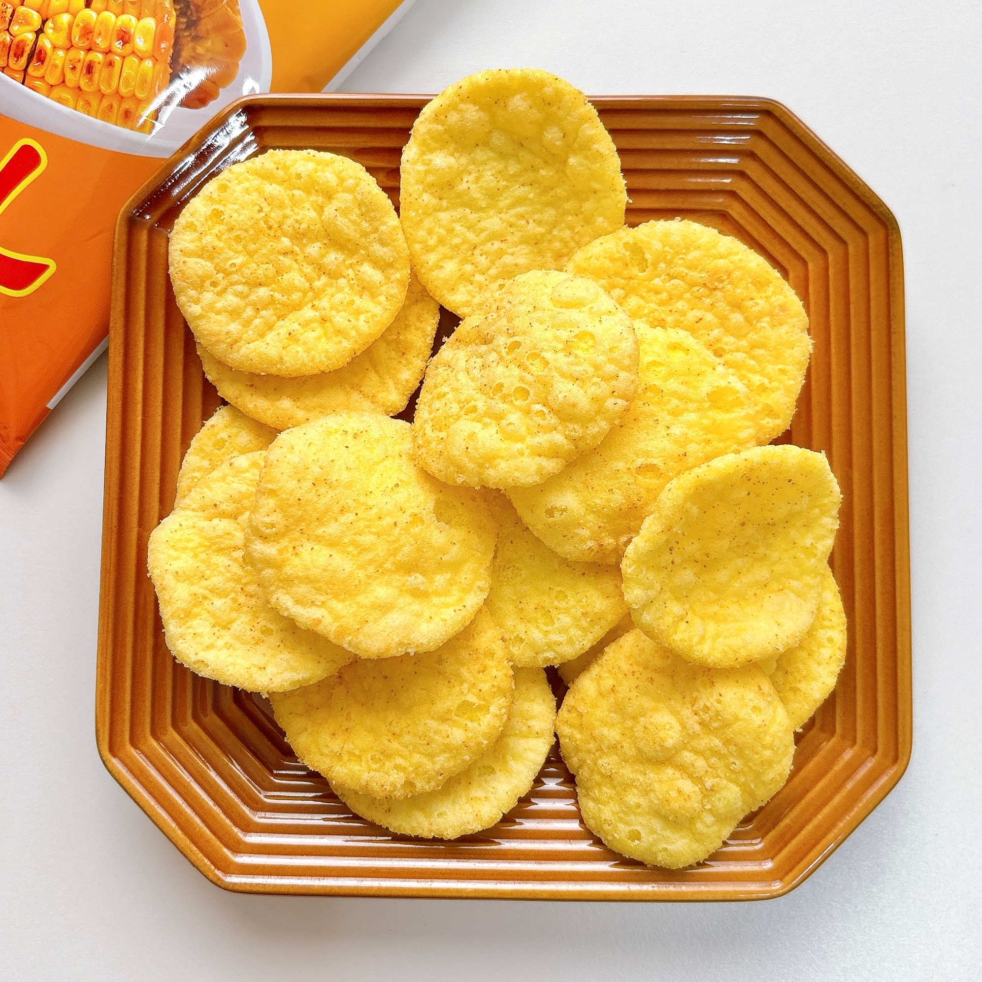 FamilyMart(ファミリーマート)「ひざつき マシマシ焼もろこしせんべい」