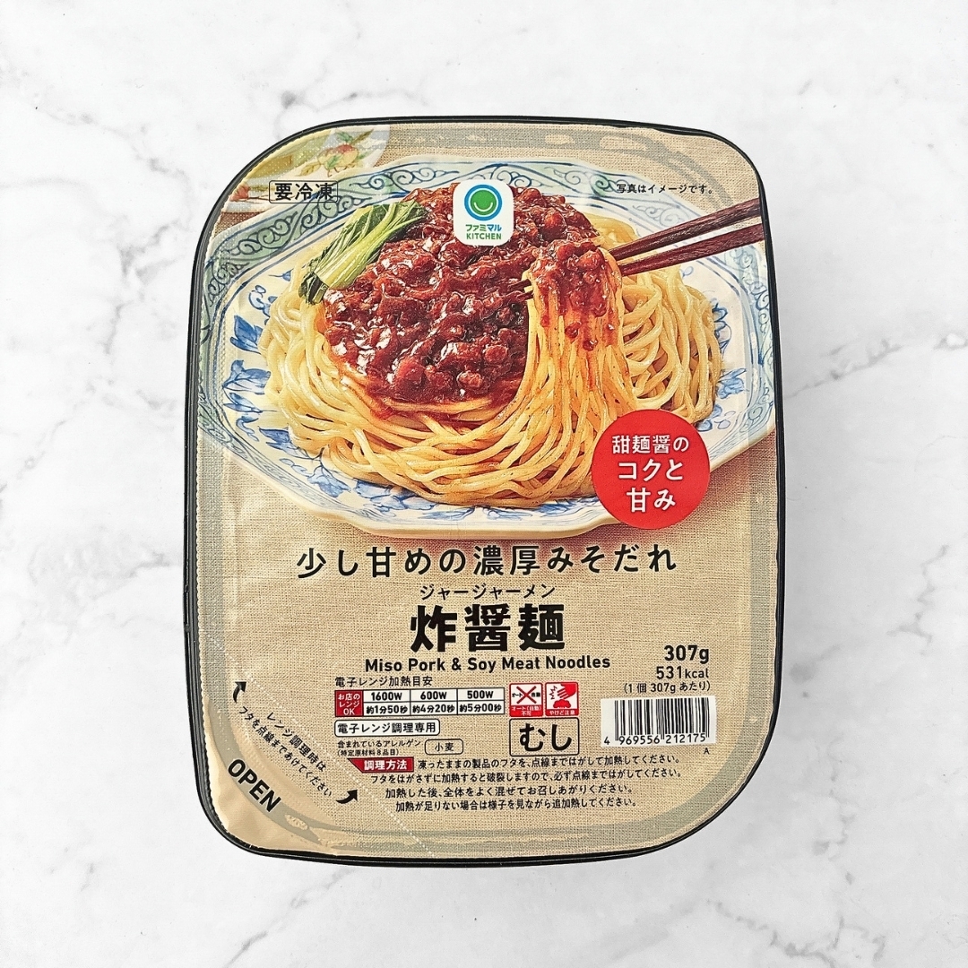 ファミマの「少し甘めの濃厚みそだれ炸醤麺」