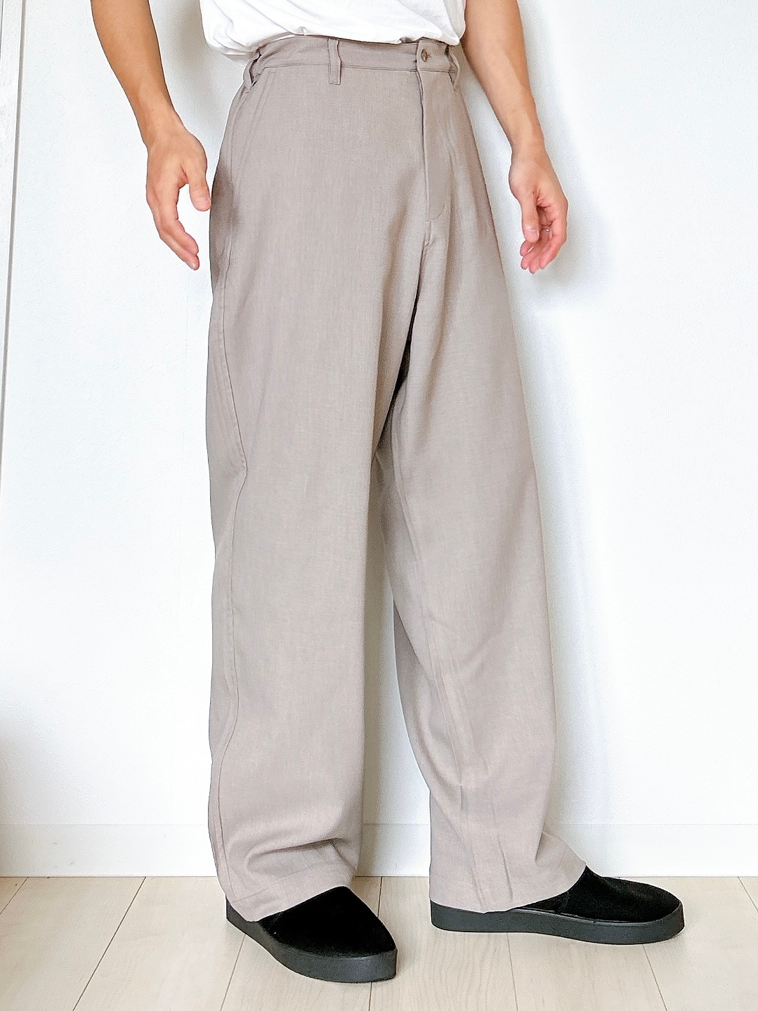 無印良品の「紳士 ストレッチノータックワイドパンツ」