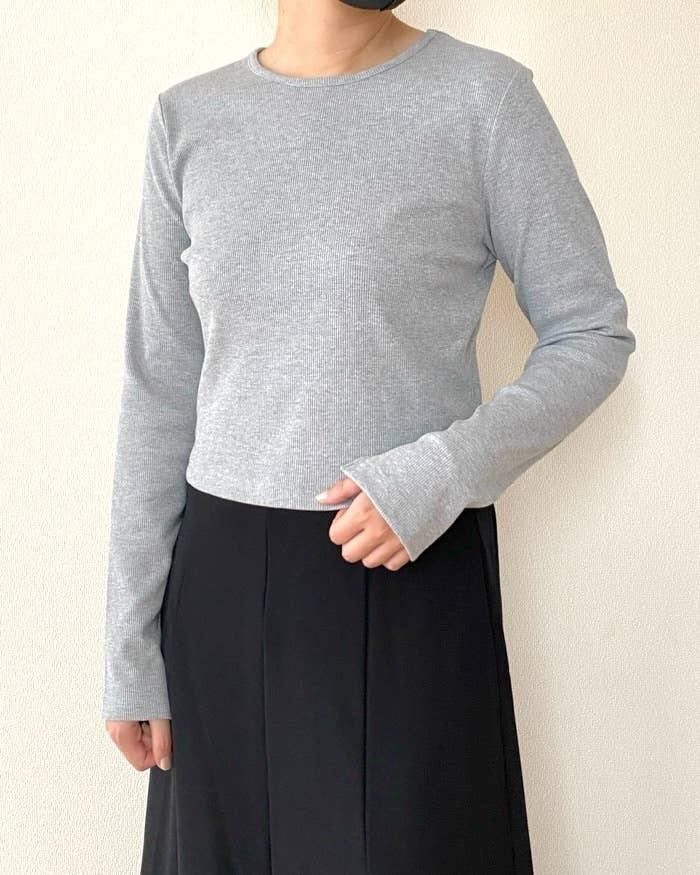 GUの「リブクロップドT(長袖)」
