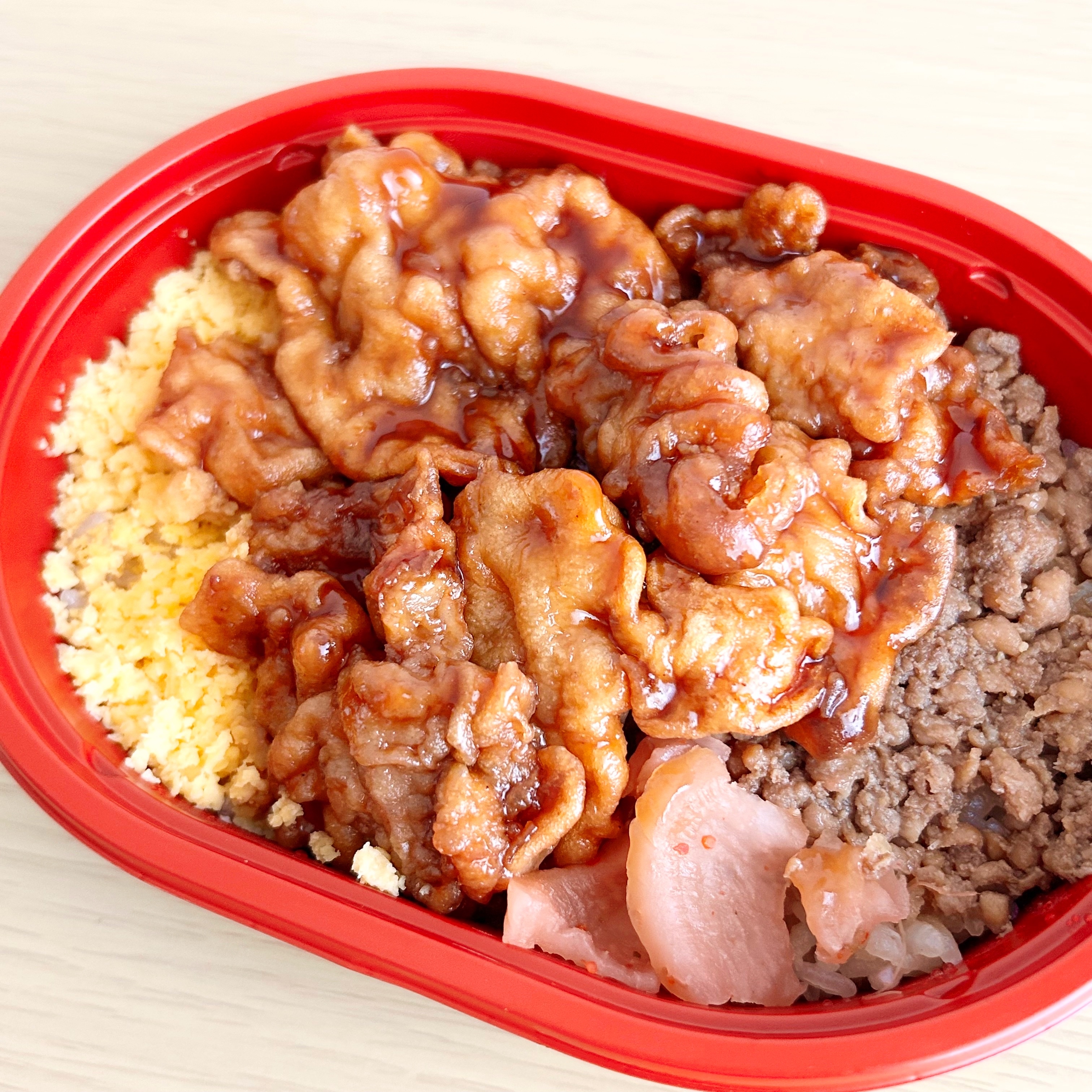セブン-イレブンの「鶏そぼろ&唐揚げ」