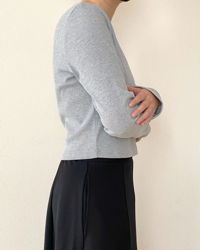 GUの「リブクロップドT(長袖)」