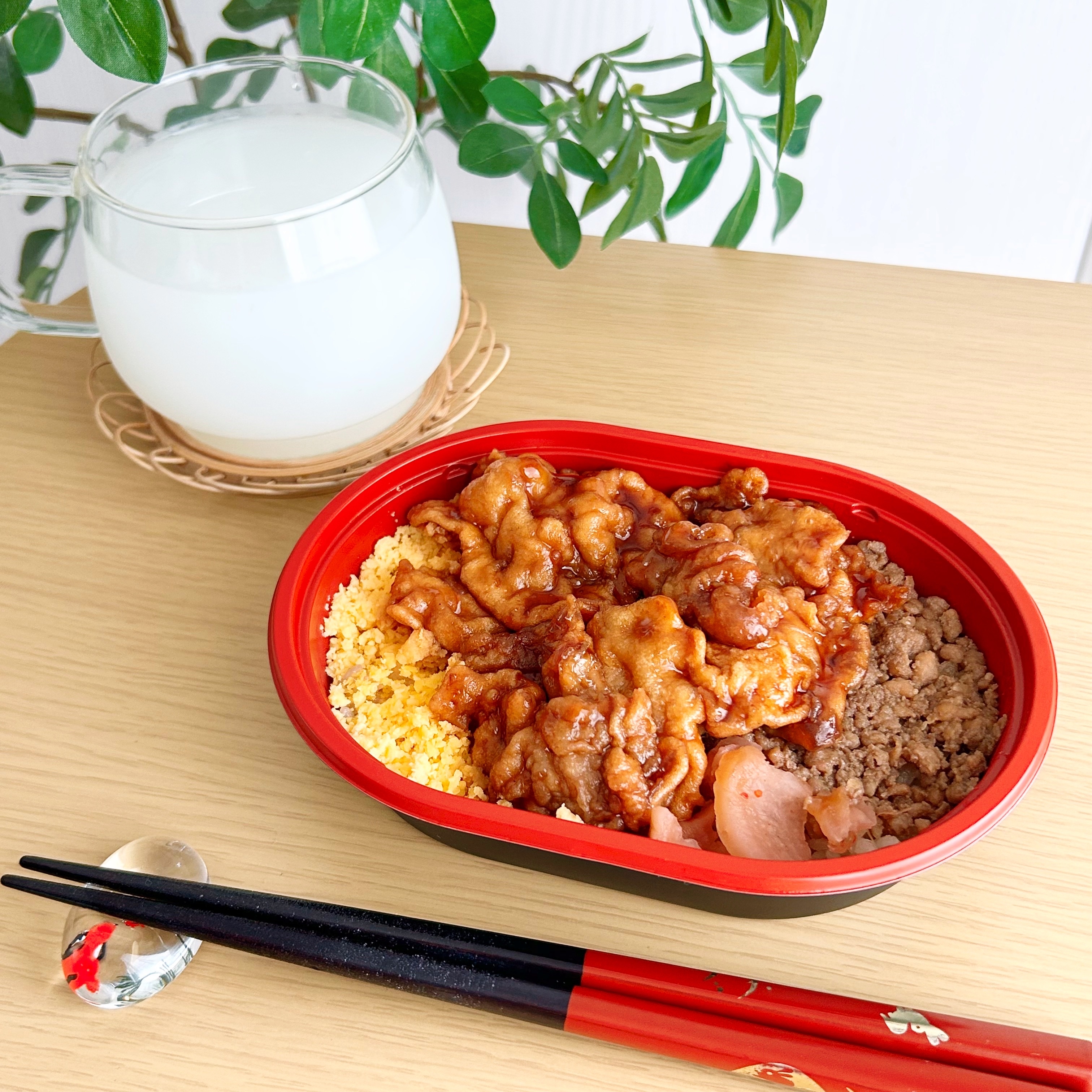 セブン-イレブンの「鶏そぼろ&唐揚げ」
