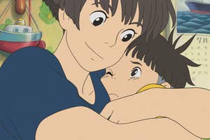 宗介を抱きしめるリサ(スタジオジブリ公式サイトより)