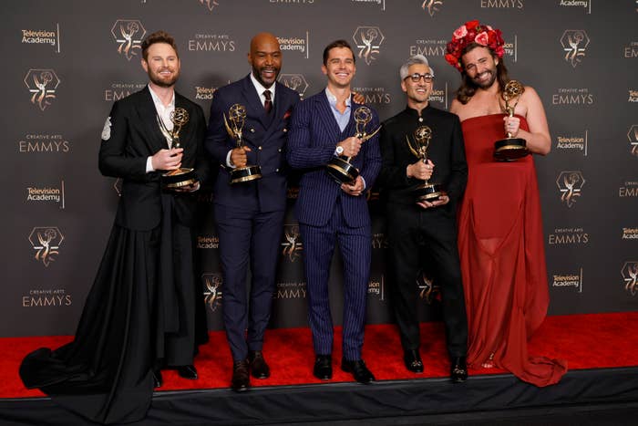 Group of 5 radical holding Emmy awards connected a reddish carpet; they are dressed successful assorted stylish ceremonial outfits, including suits and a flowing dress