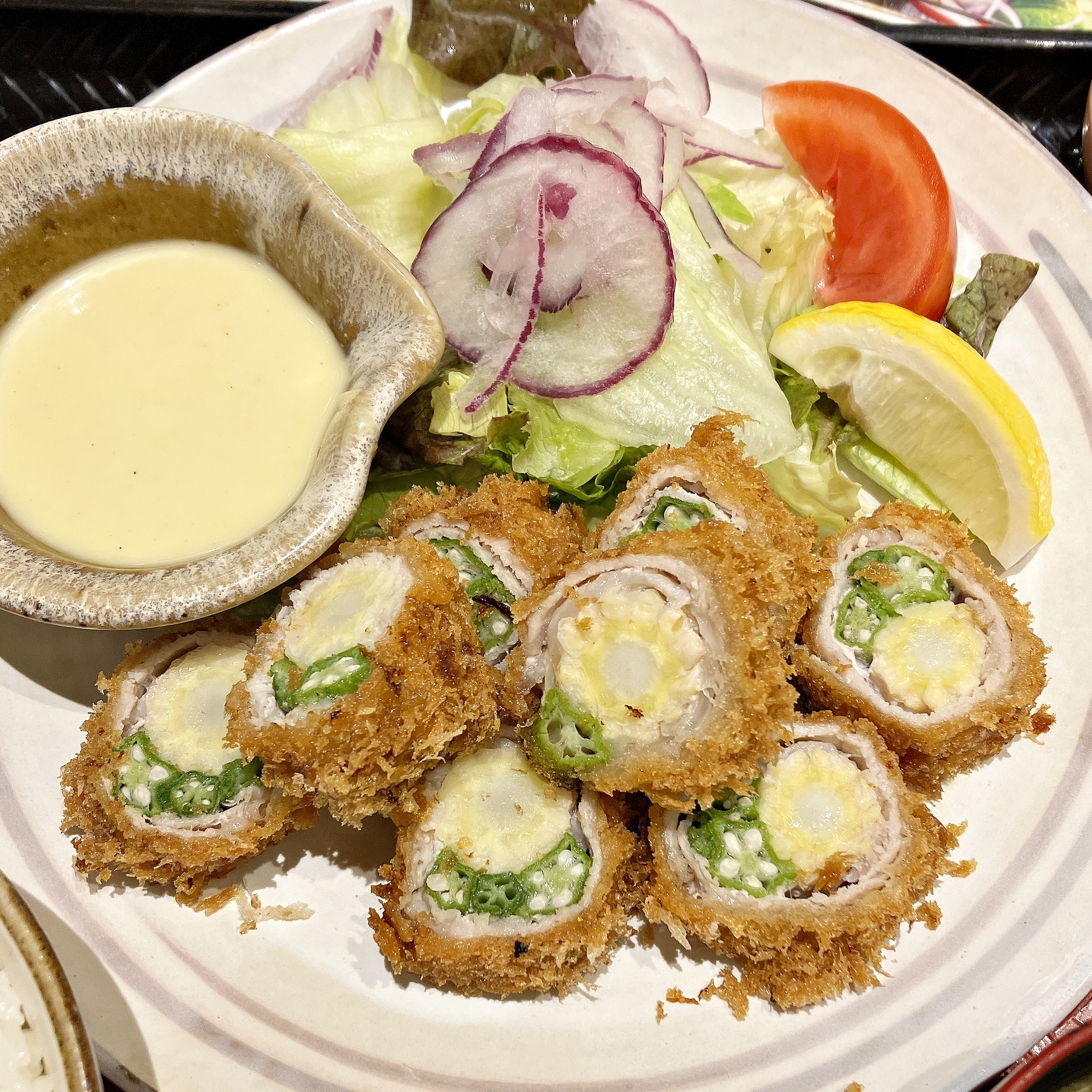 大戸屋の「豚ロースの夏野菜巻き 〜南国風マヨソース〜」