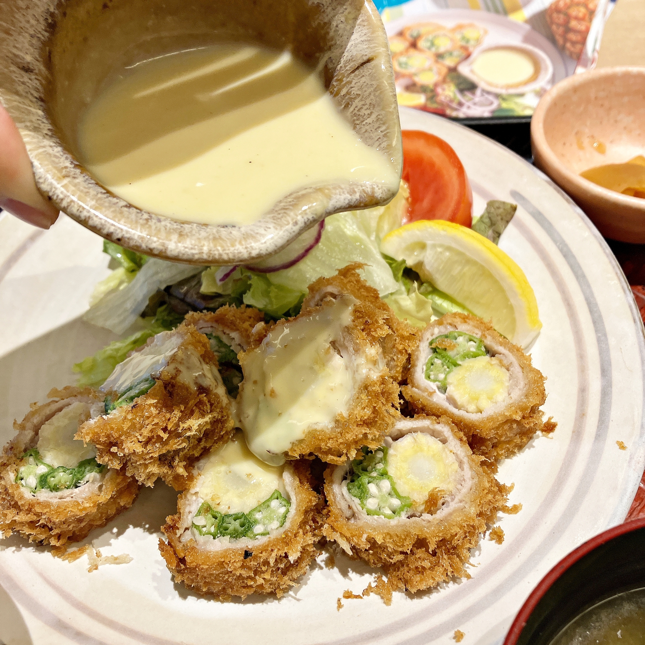 大戸屋の「豚ロースの夏野菜巻き 〜南国風マヨソース〜」