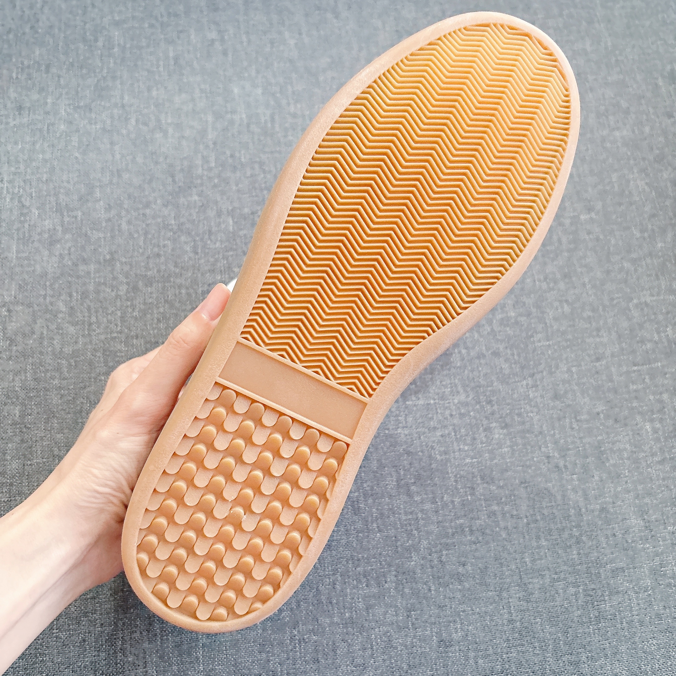無印良品の「婦人 柔らかい中敷を使用した コンビネーションスニーカー」