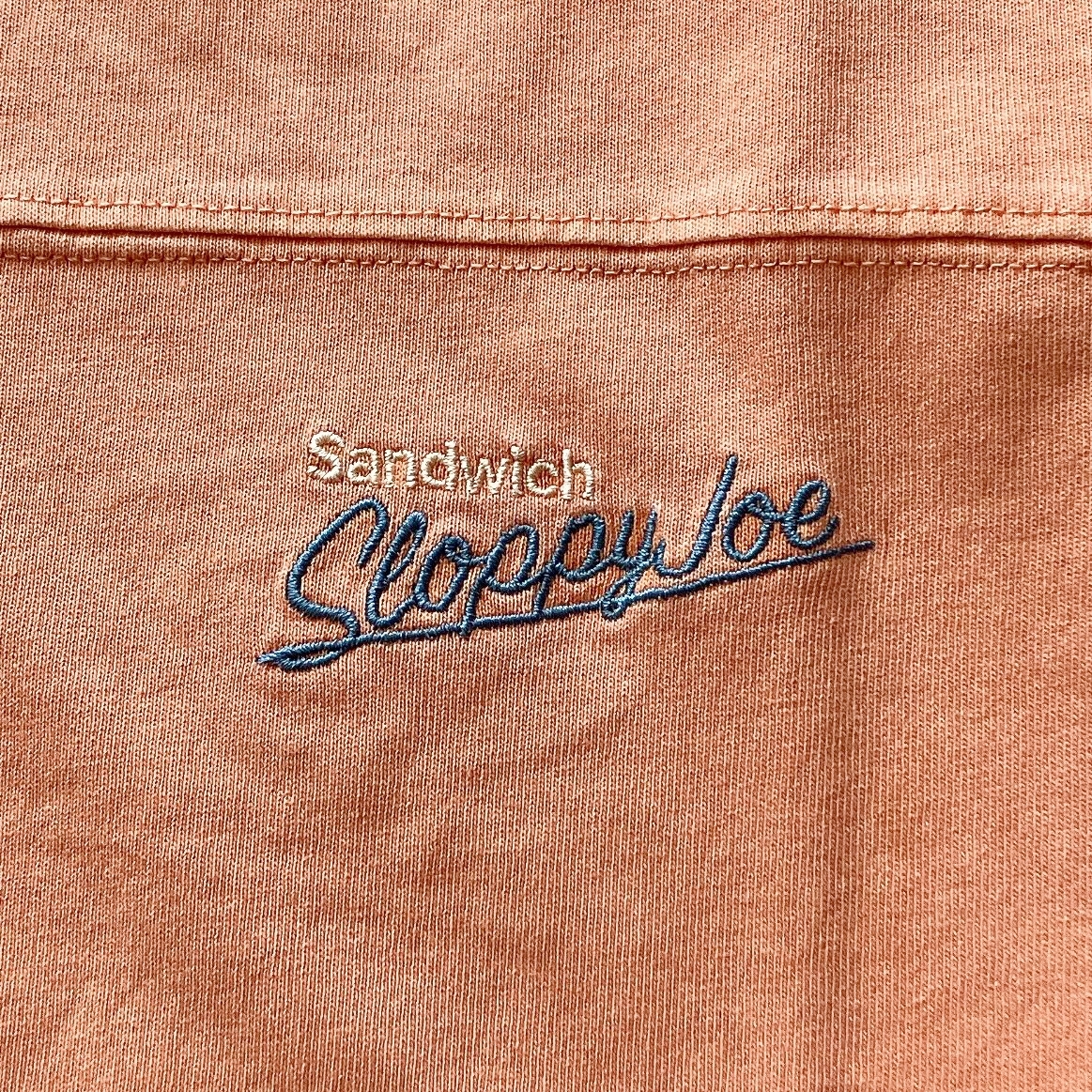 niko and...(ニコアンド)の「バック刺繍BIGフレンチTシャツ」