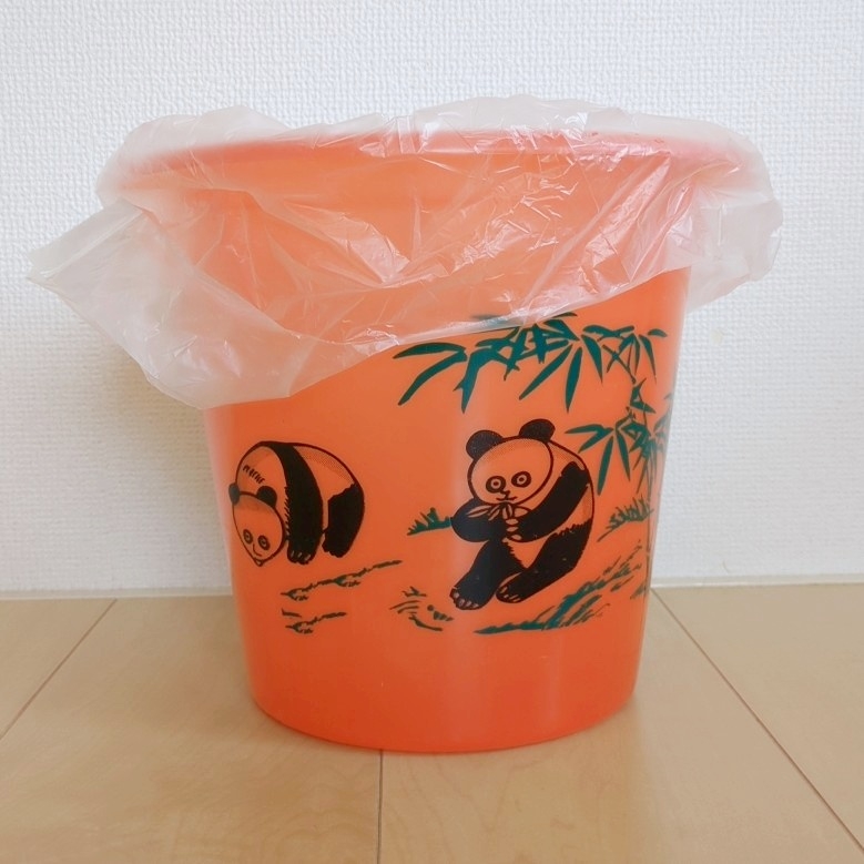 無印良品の「再生ポリエチレン入り ごみ袋 持ち手付き」