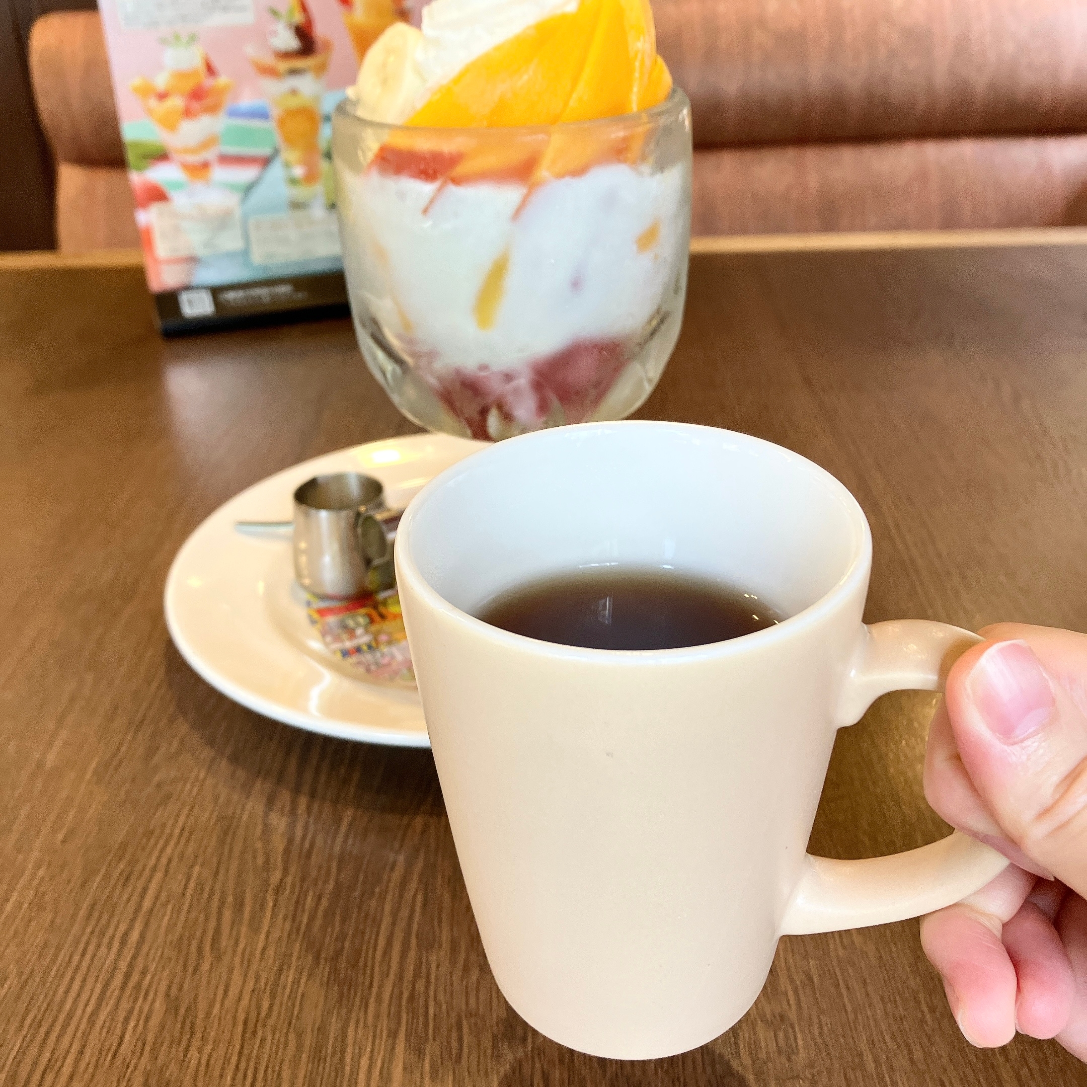 Royal Host(ロイヤルホスト)の「アップルマンゴーのヨーグルトジャーマニー~アングレーズソース添え~」