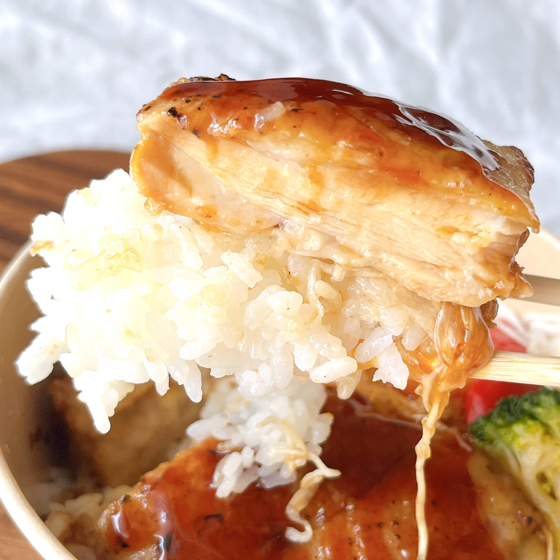 ローソンの「ふっくら照焼チキン丼」