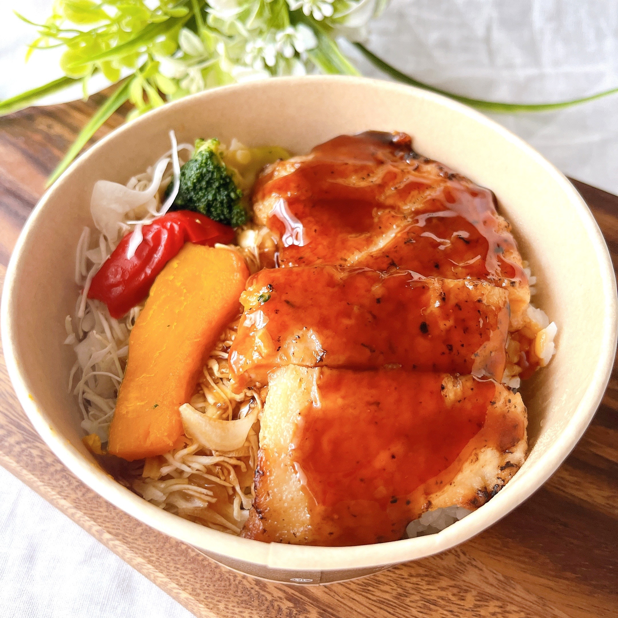 ローソンの「ふっくら照焼チキン丼」