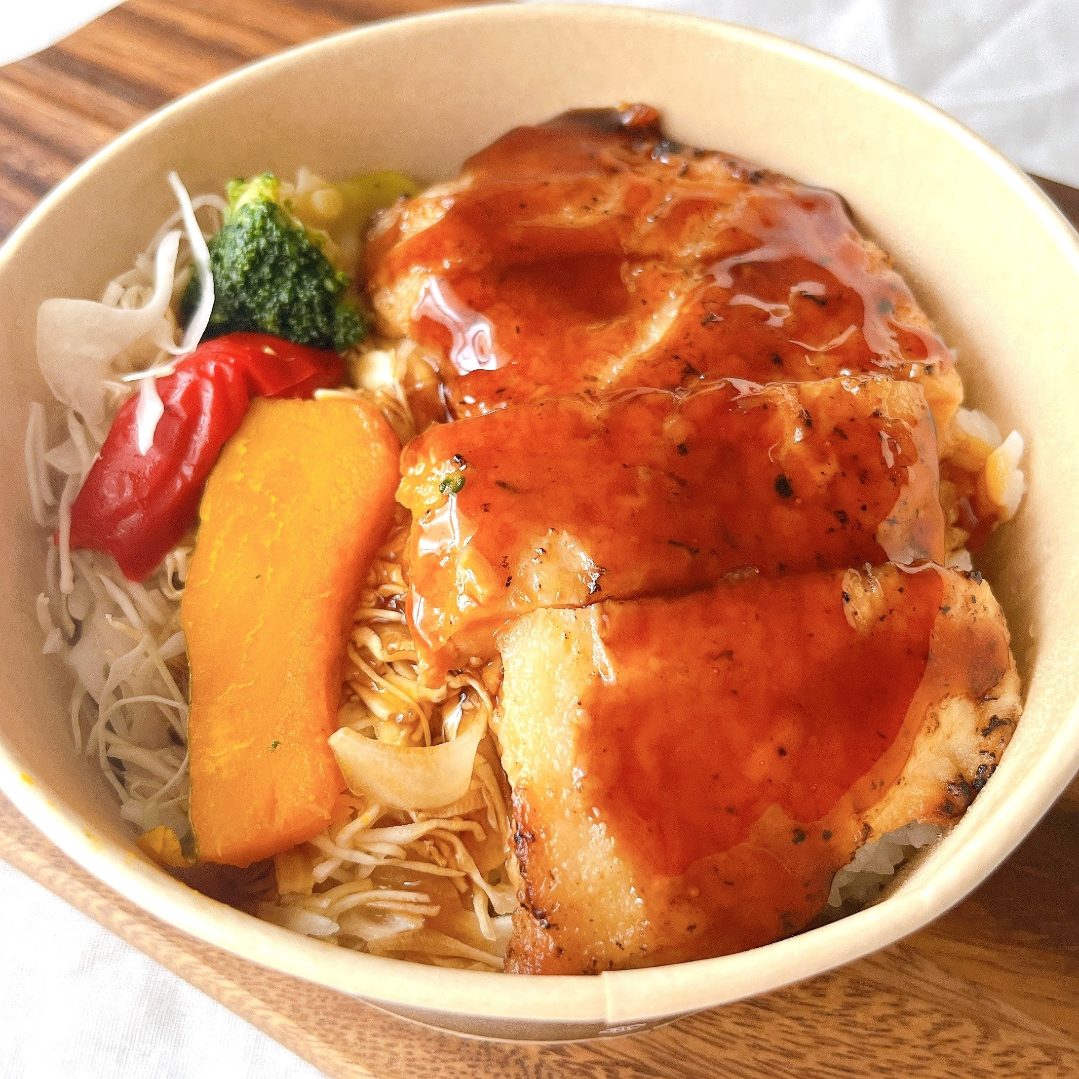 ローソンの「ふっくら照焼チキン丼」