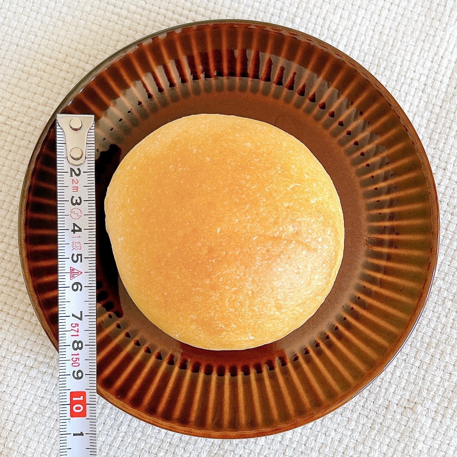 LAWSON(ローソン)の「くりーむたっぷり! ふわもち冷やしクリームパン カスタードホイップ」