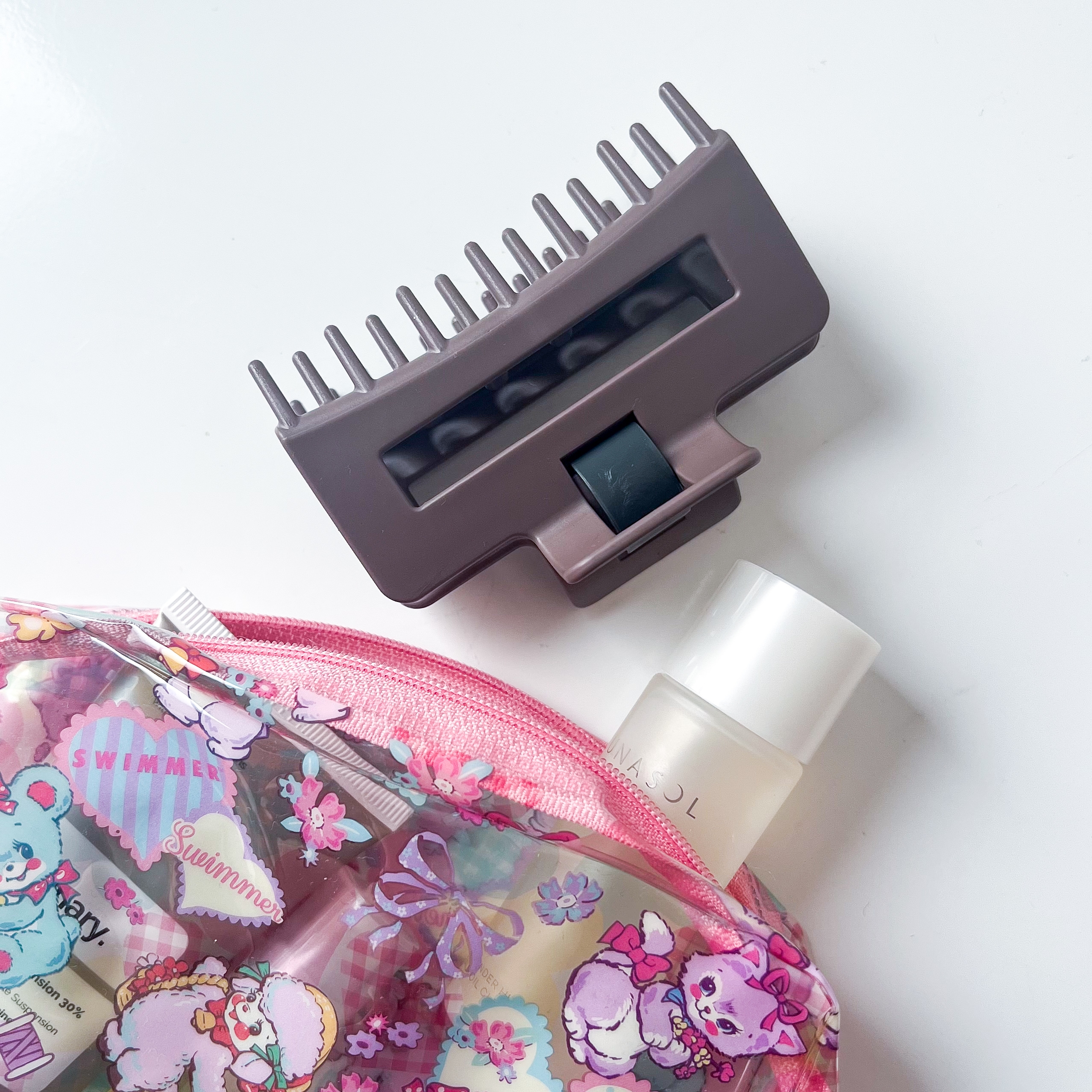 ダイソー「髪になじませるトリートメントコーム付ヘアクリップ」