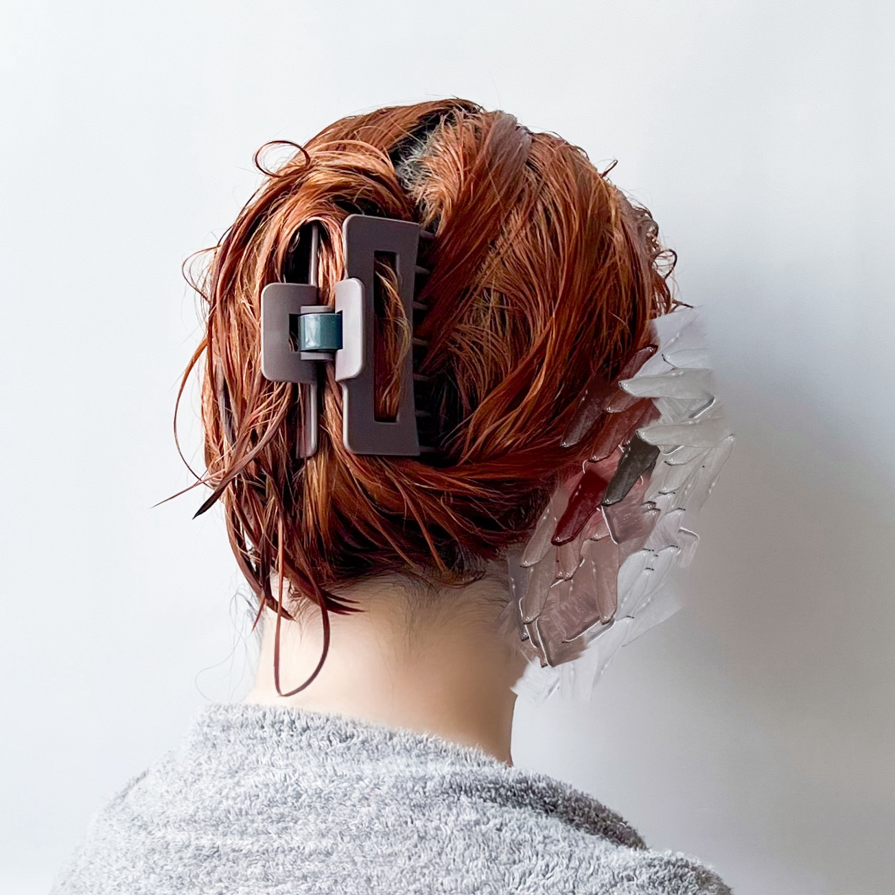 ダイソー「髪になじませるトリートメントコーム付ヘアクリップ」