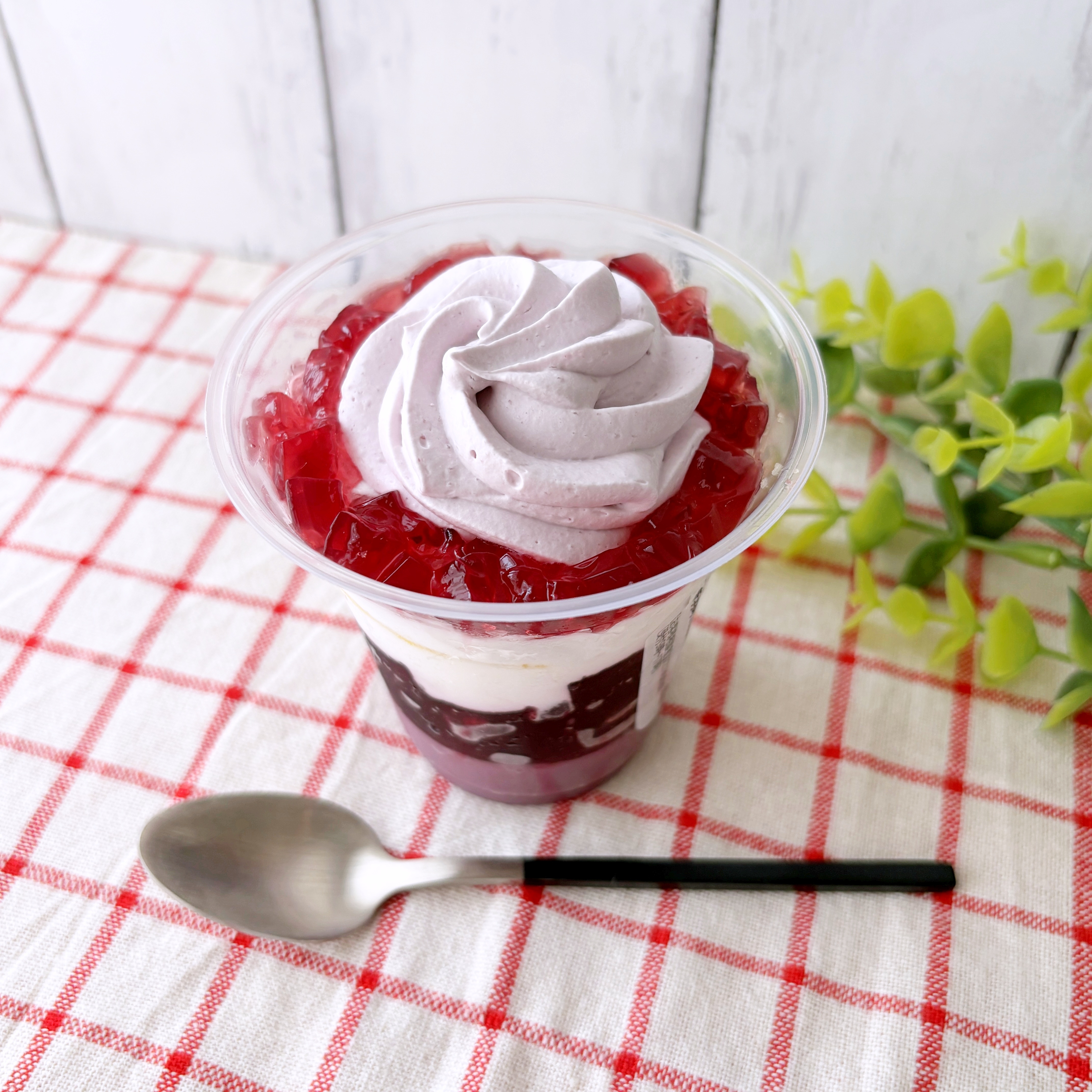 FamilyMart(ファミリーマート)の「ぶどうのパフェ」