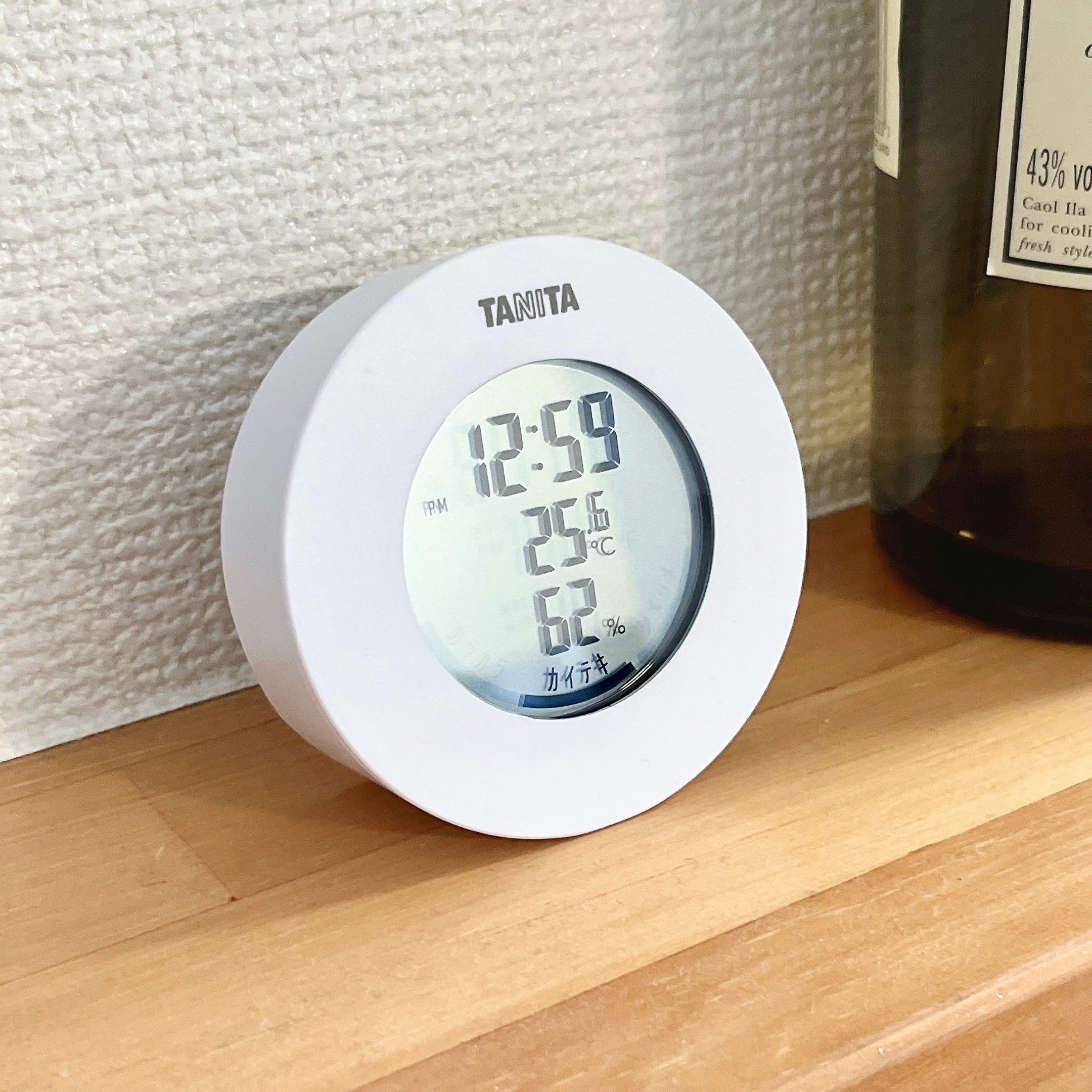 ニトリの「マグネット付きコンパクトなデジタル温湿度計(TT-585 ホワイト)」