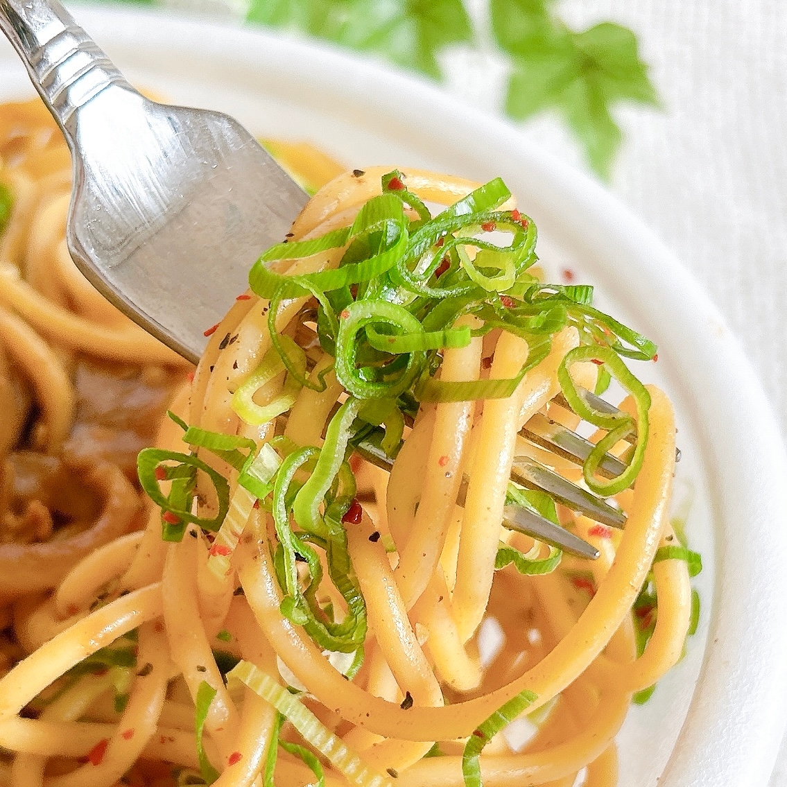 FamilyMart(ファミリーマート)の「大盛 太麺! 豚肉とねぎのガーリック醤油パスタ」