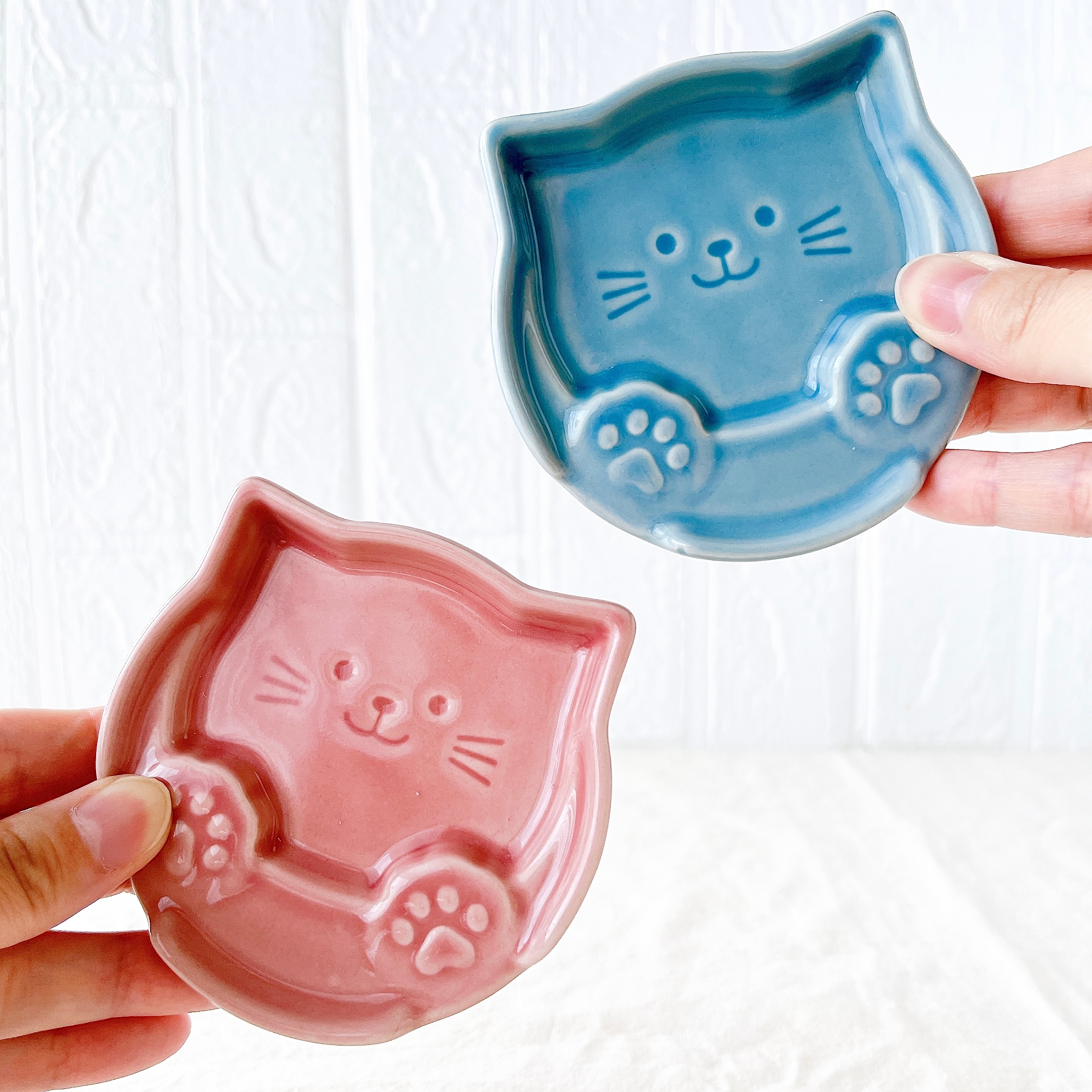 Seria(セリア)の「箸置きプレート 肉球ねこ」