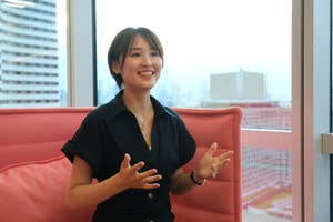 インタビューに応じる神本侑季さん(撮影:安藤健二)