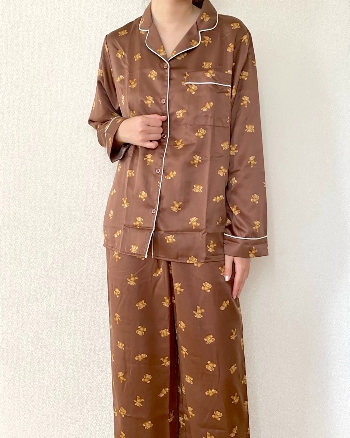 GU(ジーユー)の「サテンパジャマ(長袖&ロングパンツ)(ベア)」