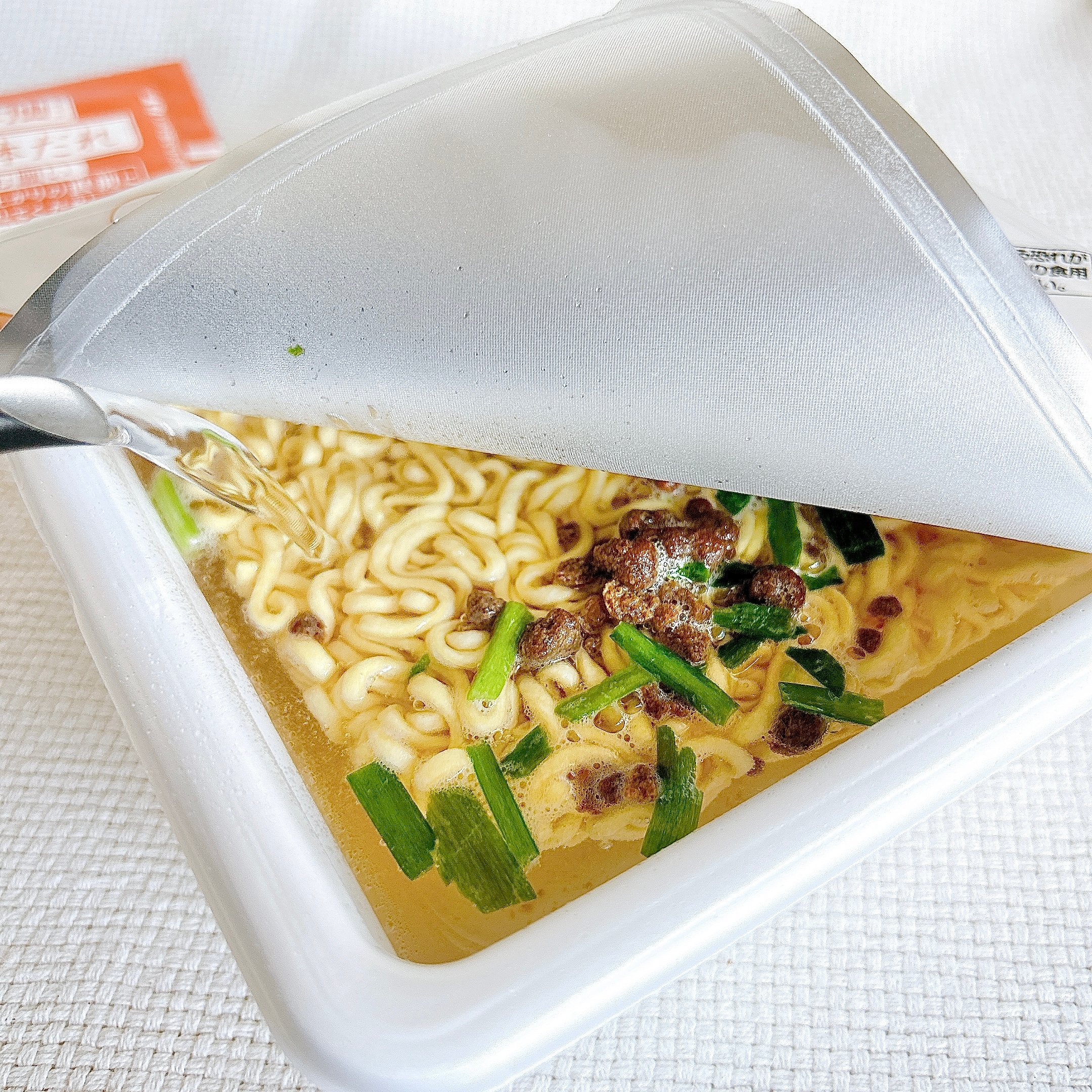 FamilyMart(ファミリーマート)の「味仙本店監修 汁なし台湾ラーメン」